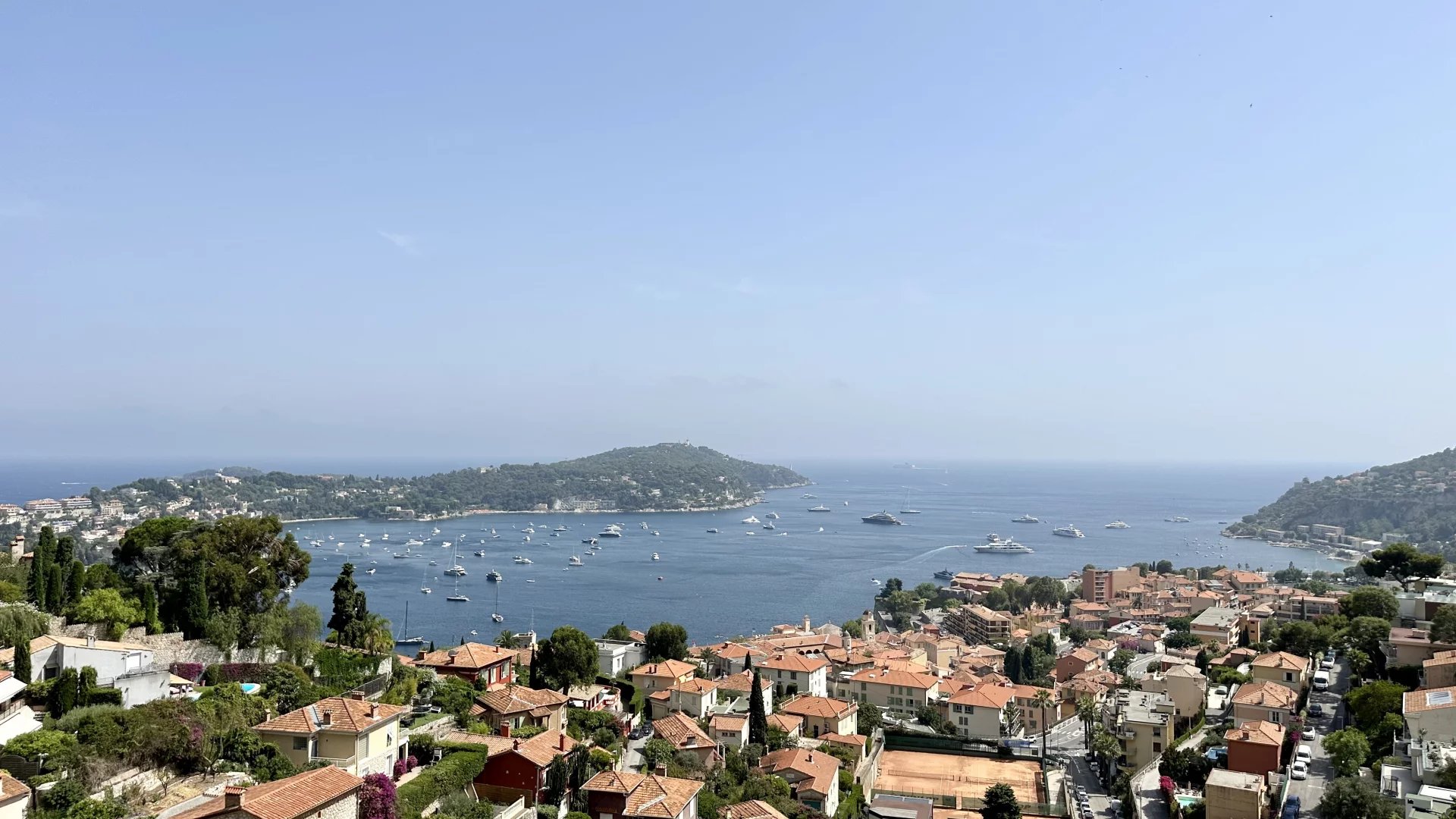 VILLEFRANCHE SUR MER - APPARTEMENT 2 PIÈCES - VUE PANORAMIQUE