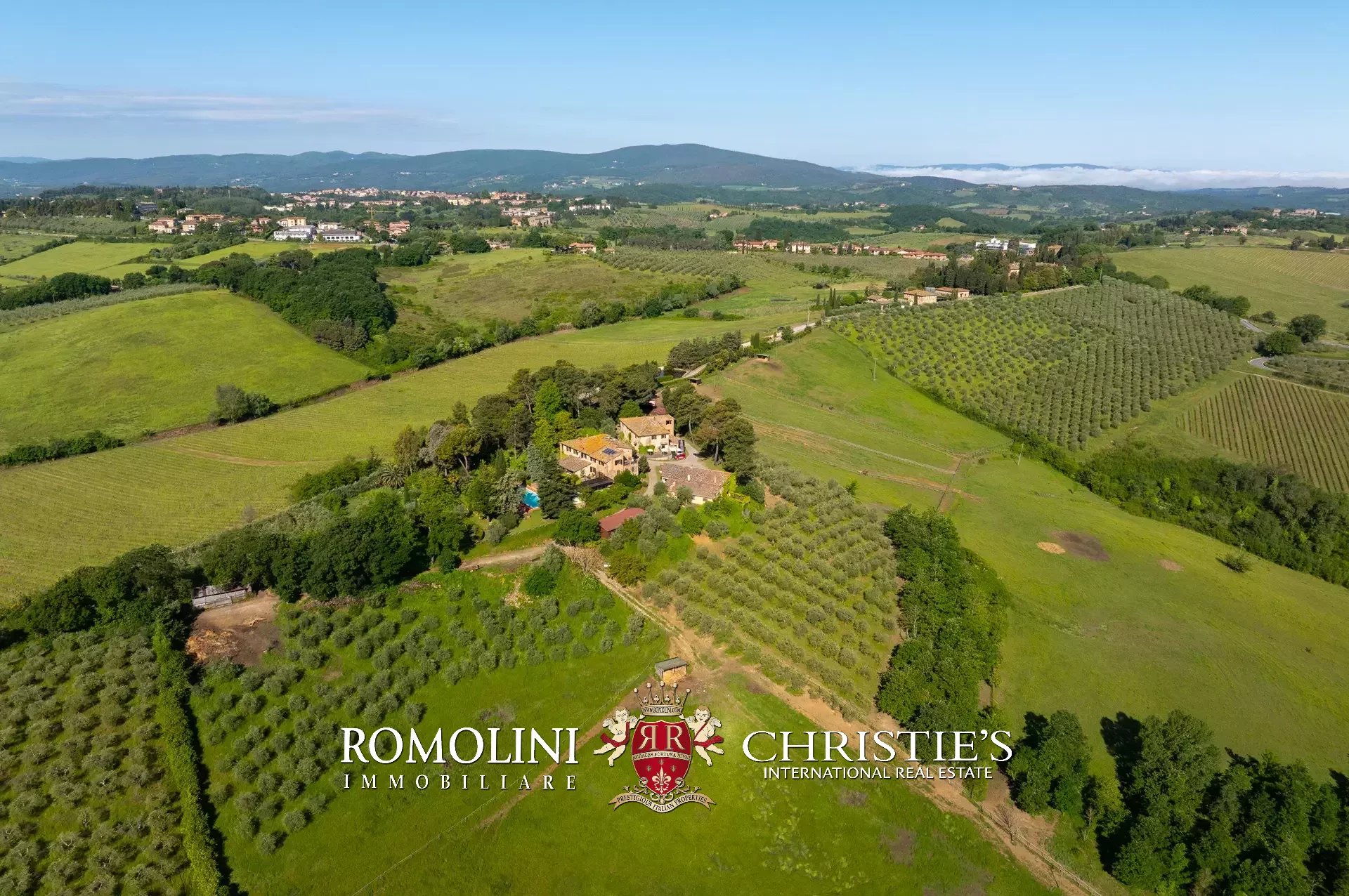 18 Bedroom Vineyard's Image 9
