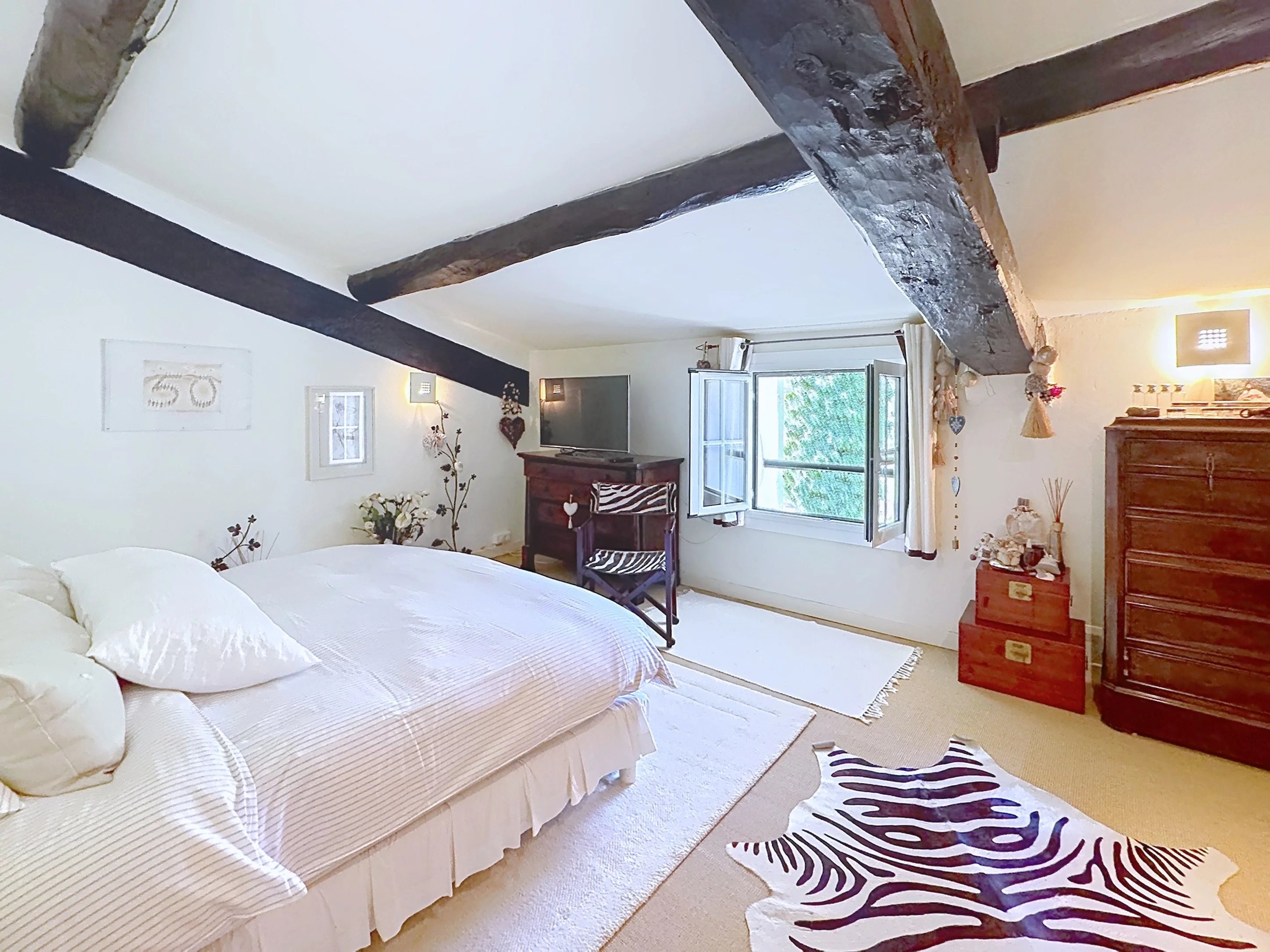 Exceptional property with 19th-century mill, detached villa, 2 pools on 1.6 hectares