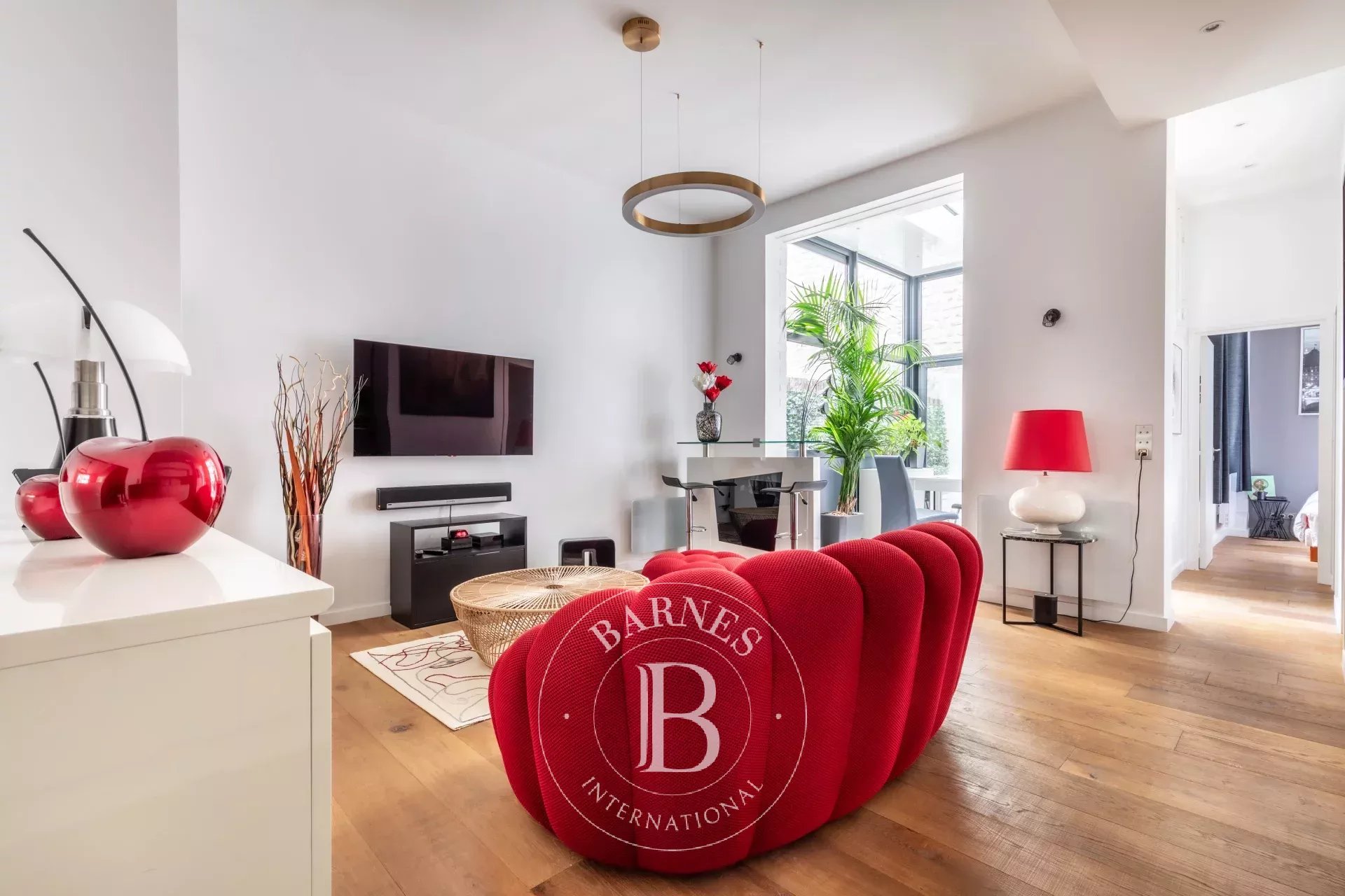 Neuilly-Sablons - Private road - Former townhouse - Charming apartment with terraces - 2 bedrooms - Close to shops and transport services - Pasteur school sector