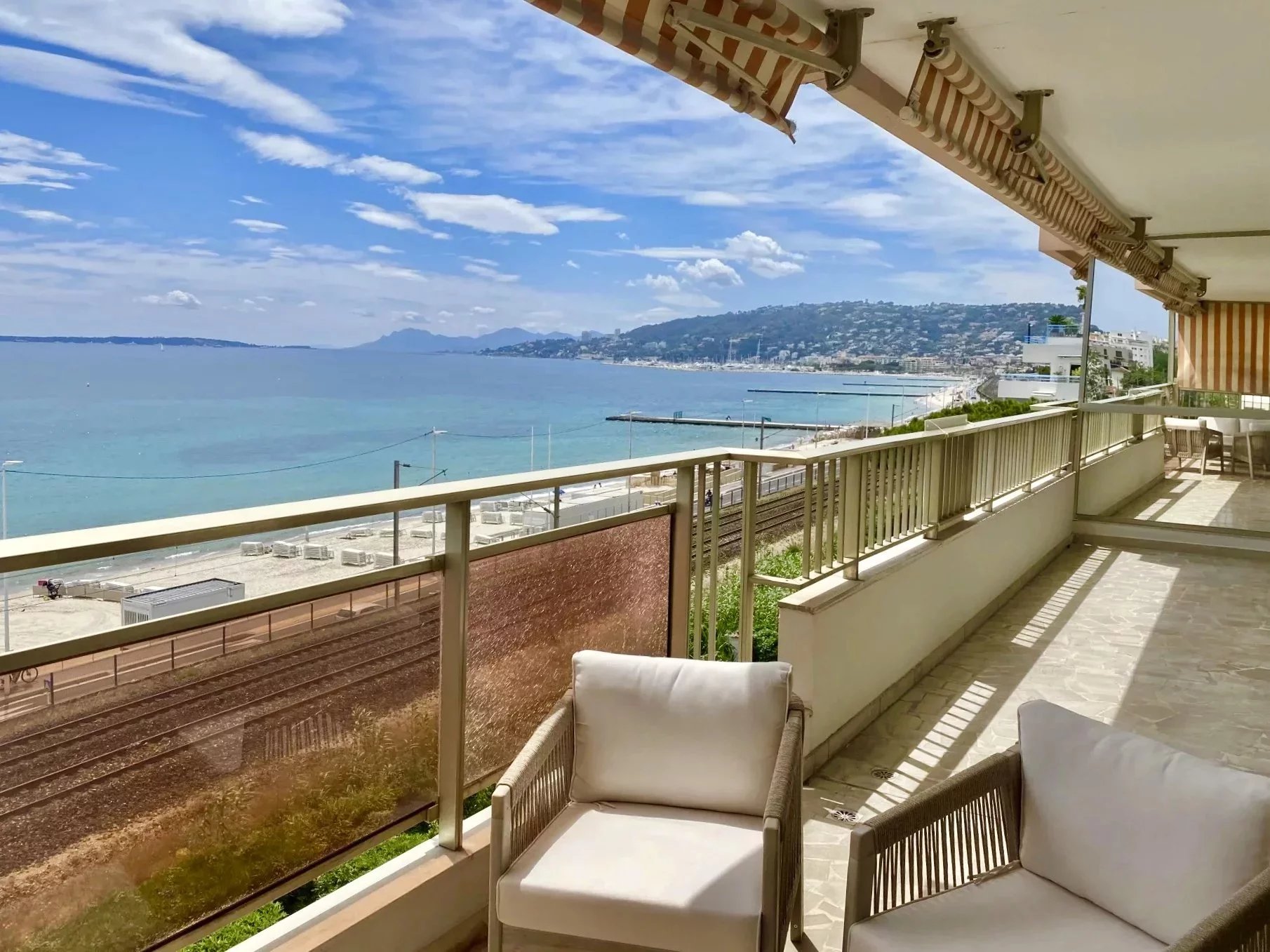 JUAN LES PINS, 3-room apartment facing the sea