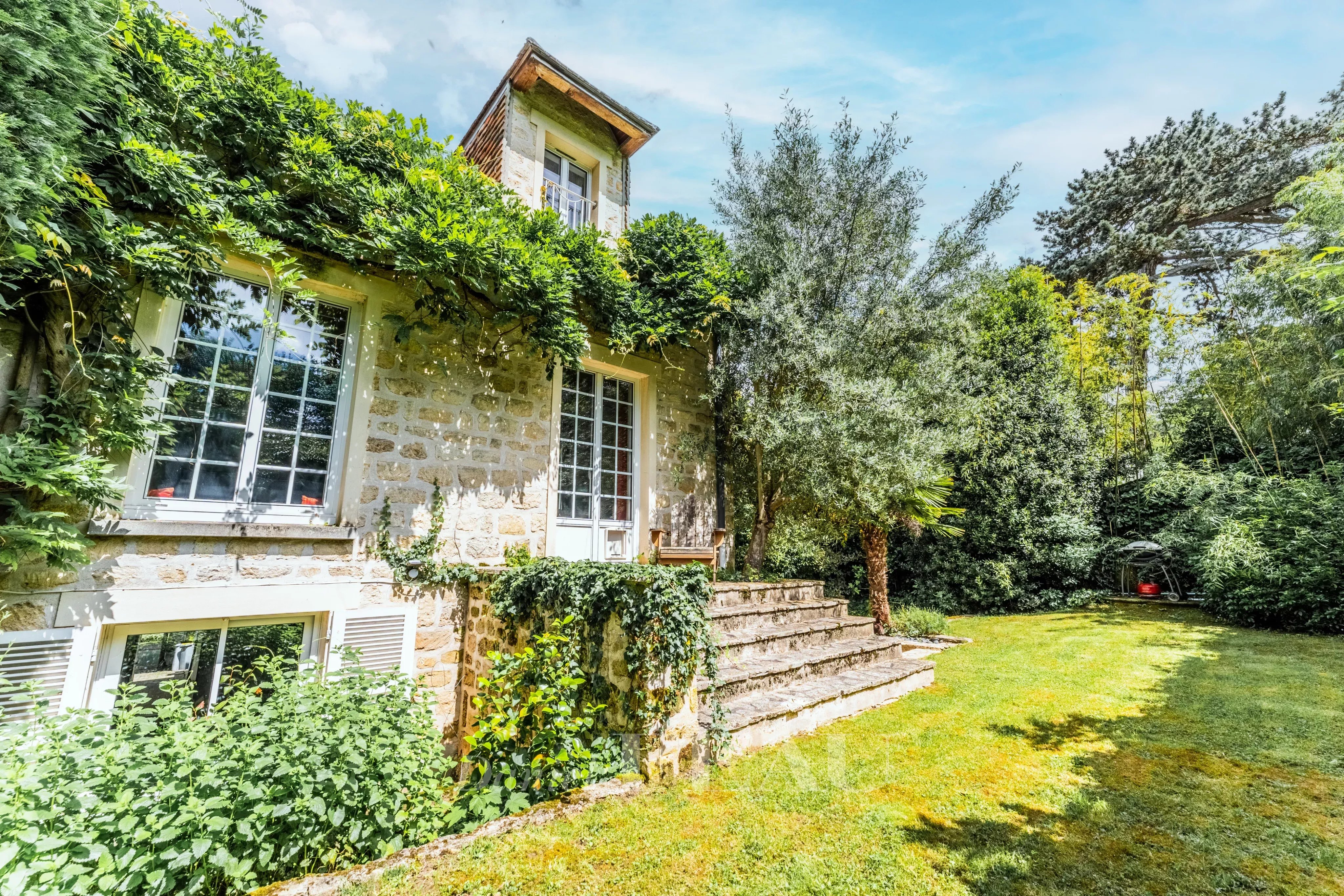 MARLY LE ROI - MAISON DE CHARME - PROCHE CENTRE HISTORIQUE