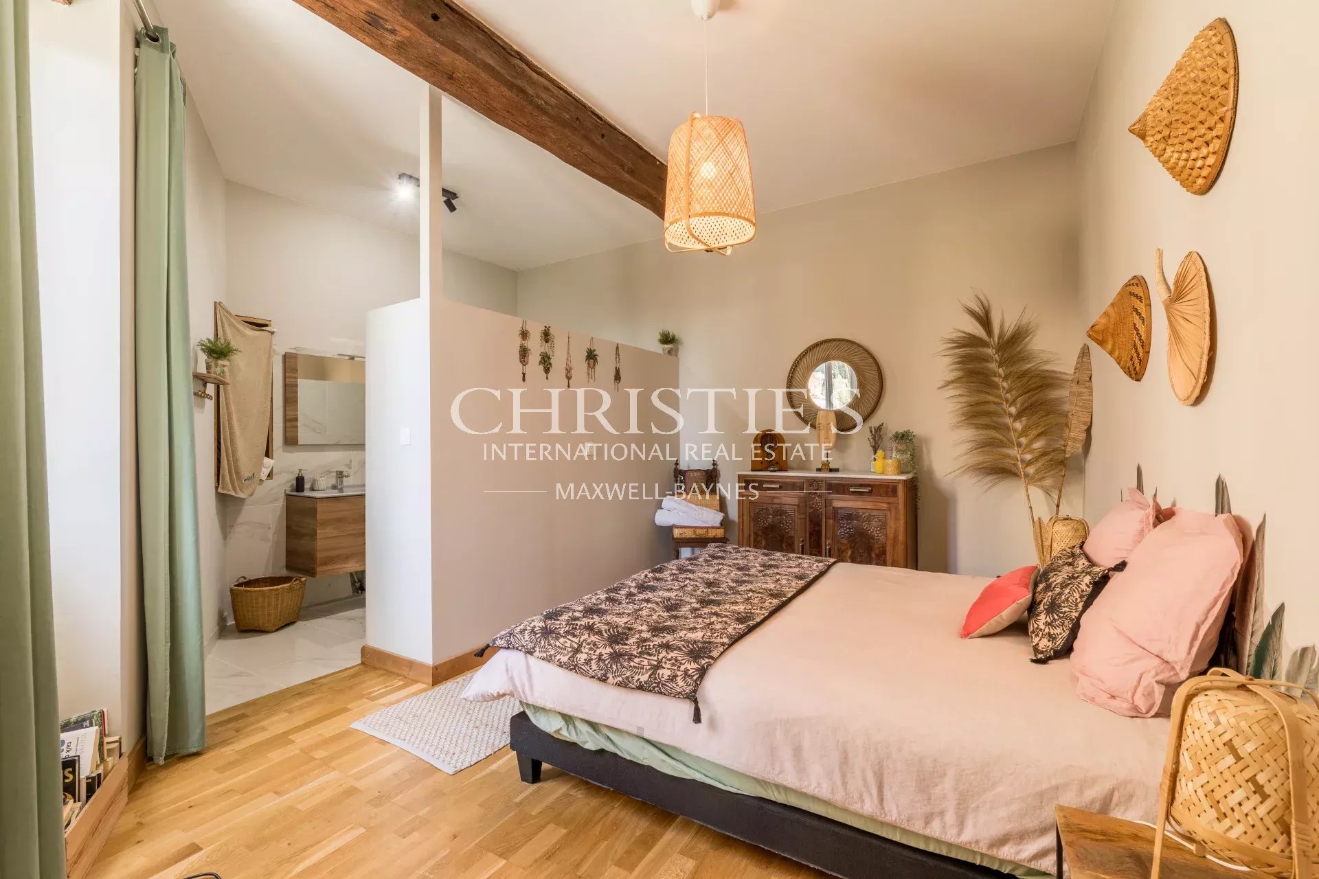 7 Bedroom Villa/Townhouse's Image 26