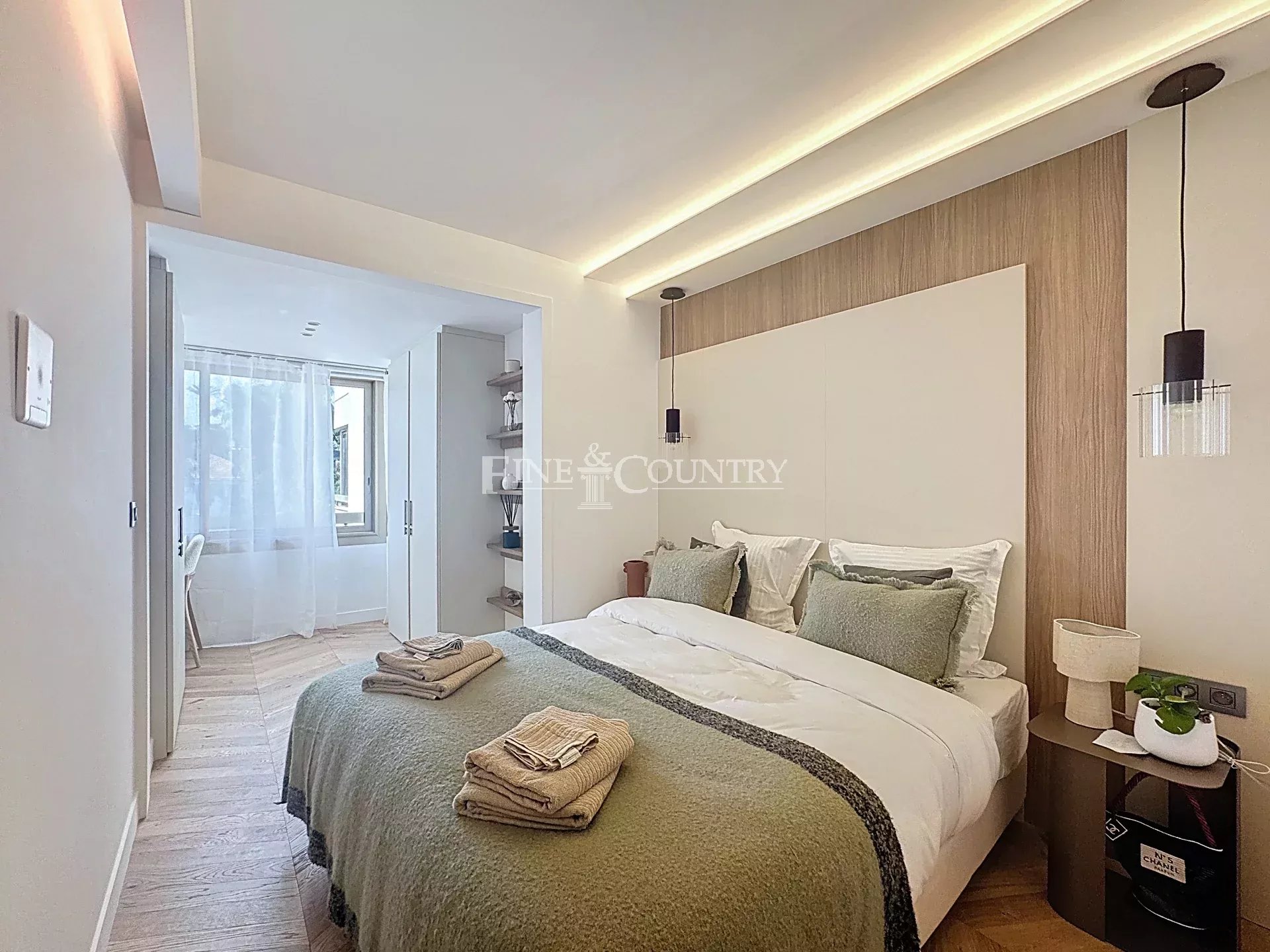 Photo of 3 BEDROOM APPARTEMENT  CANNES PALM BEACH