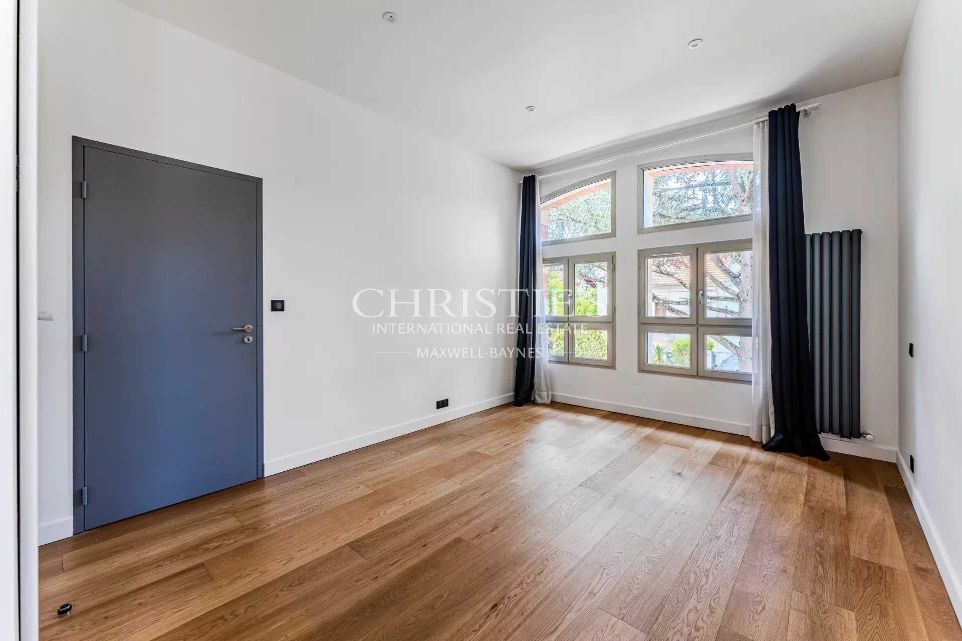5 Bedroom Villa/Townhouse's Image 8