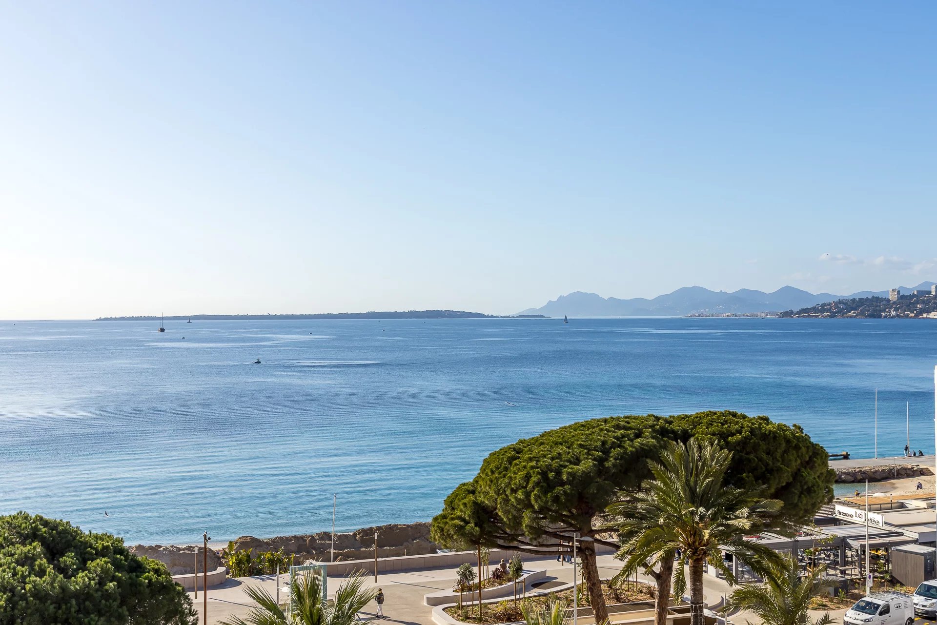 Juan-les-Pins, Le Center Bay – Vue Mer Panoramique