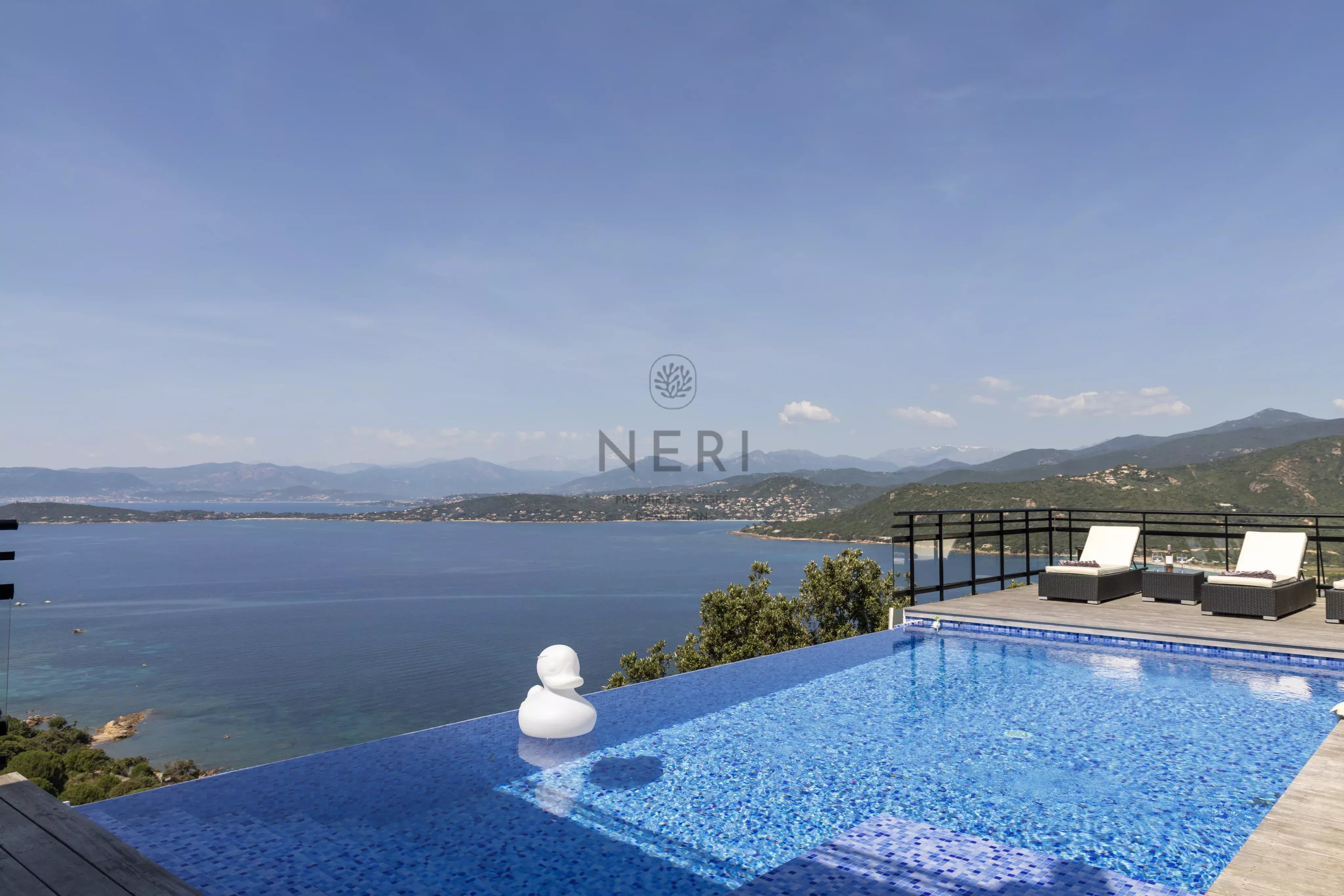 Villa VERGHIA-6 Chambres, vue mer, piscine sur la rive sud d'Ajaccio