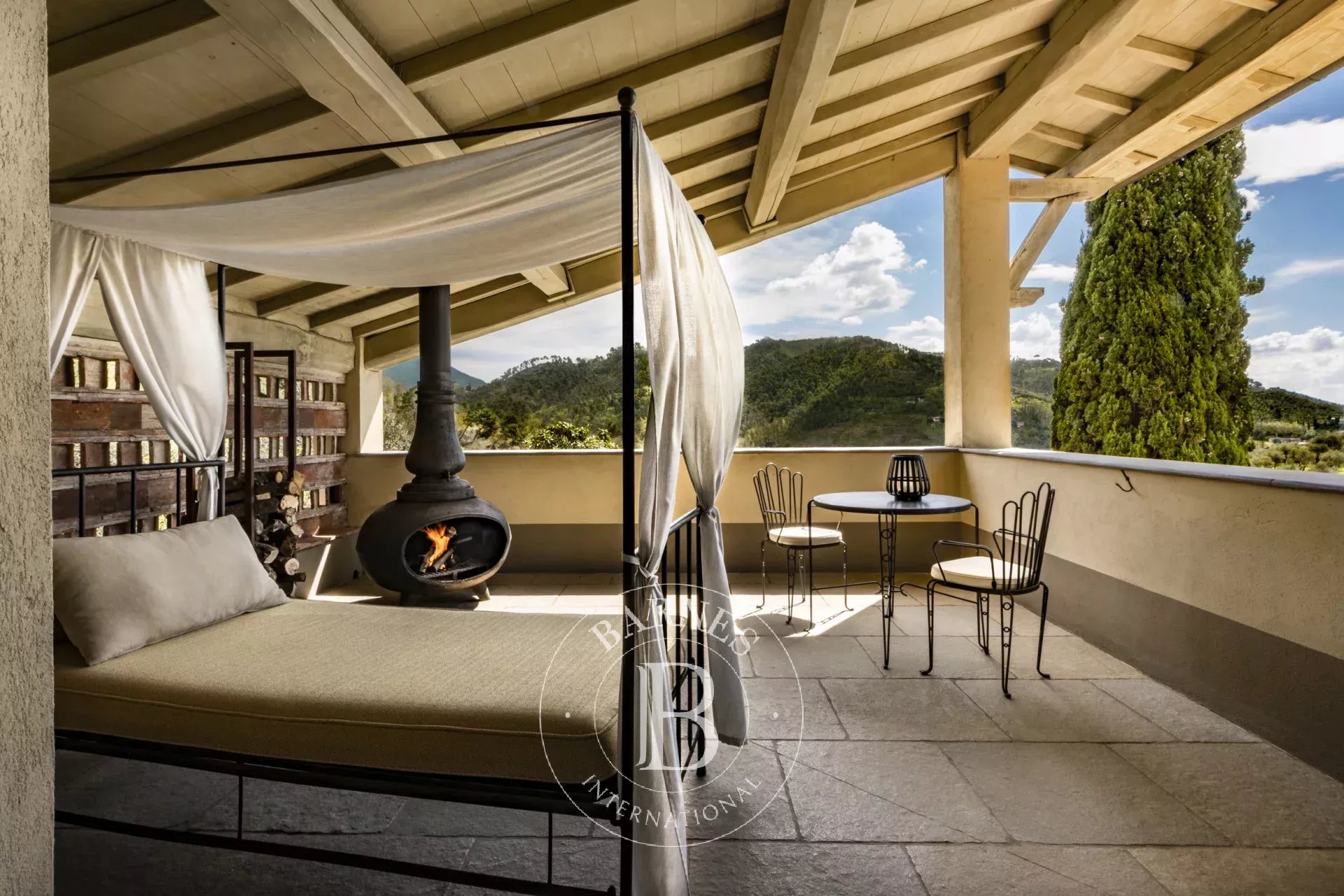 Versilia: dimora di charme con vista mare e struttura ricettiva