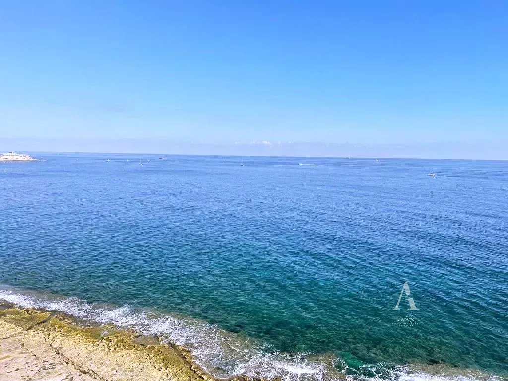 Elegant Seafront Apartment in Tigné Point