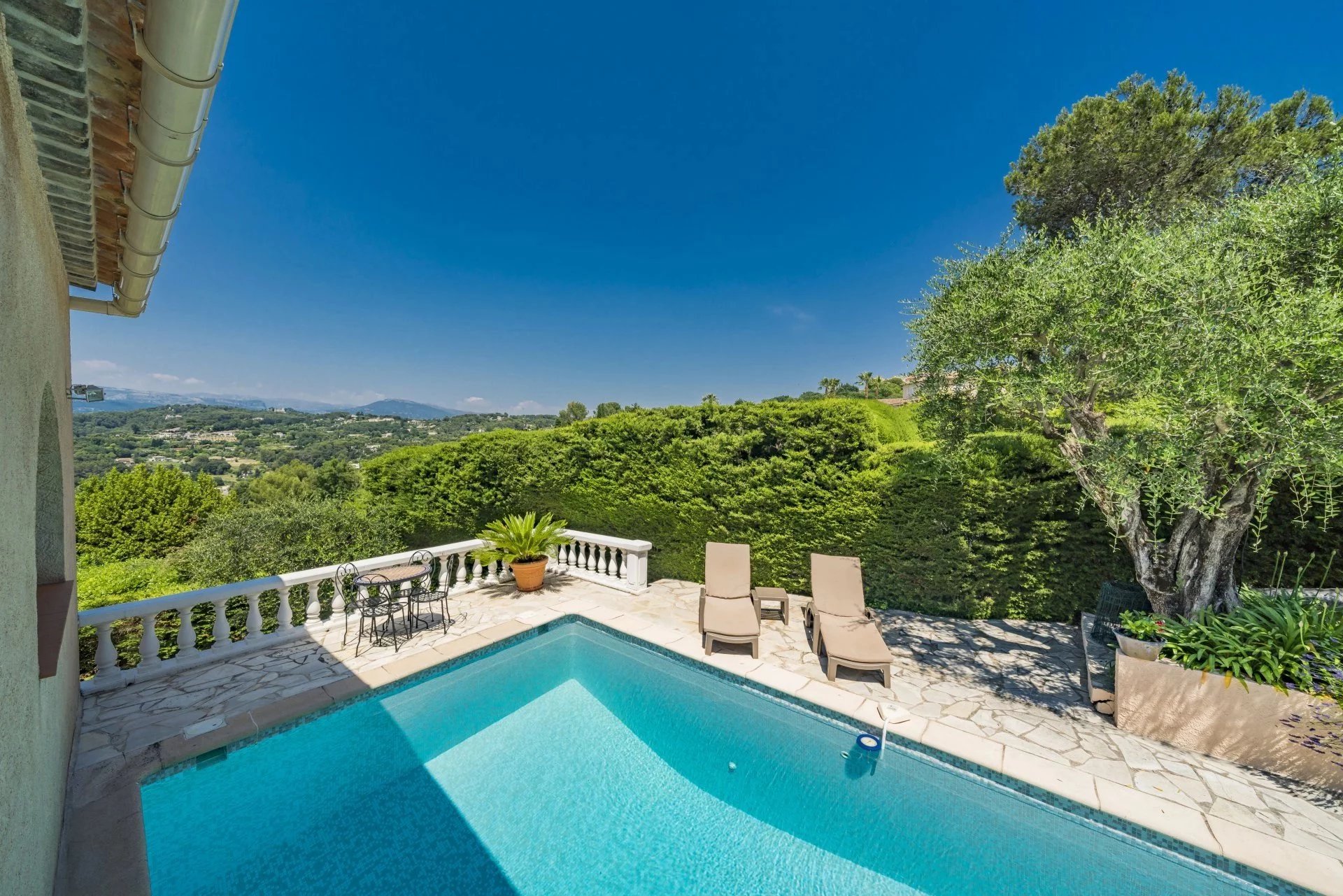  Image of Villa - 3 Bedrooms for Sale in Alpes-Maritimes-Mougins-France, Image 16