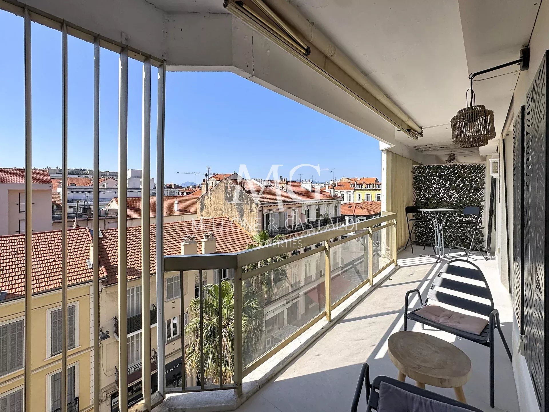 Cannes / Banane / Rue d'Antibes – T2 de 45 m2 – Terrasse – Vue dégagée