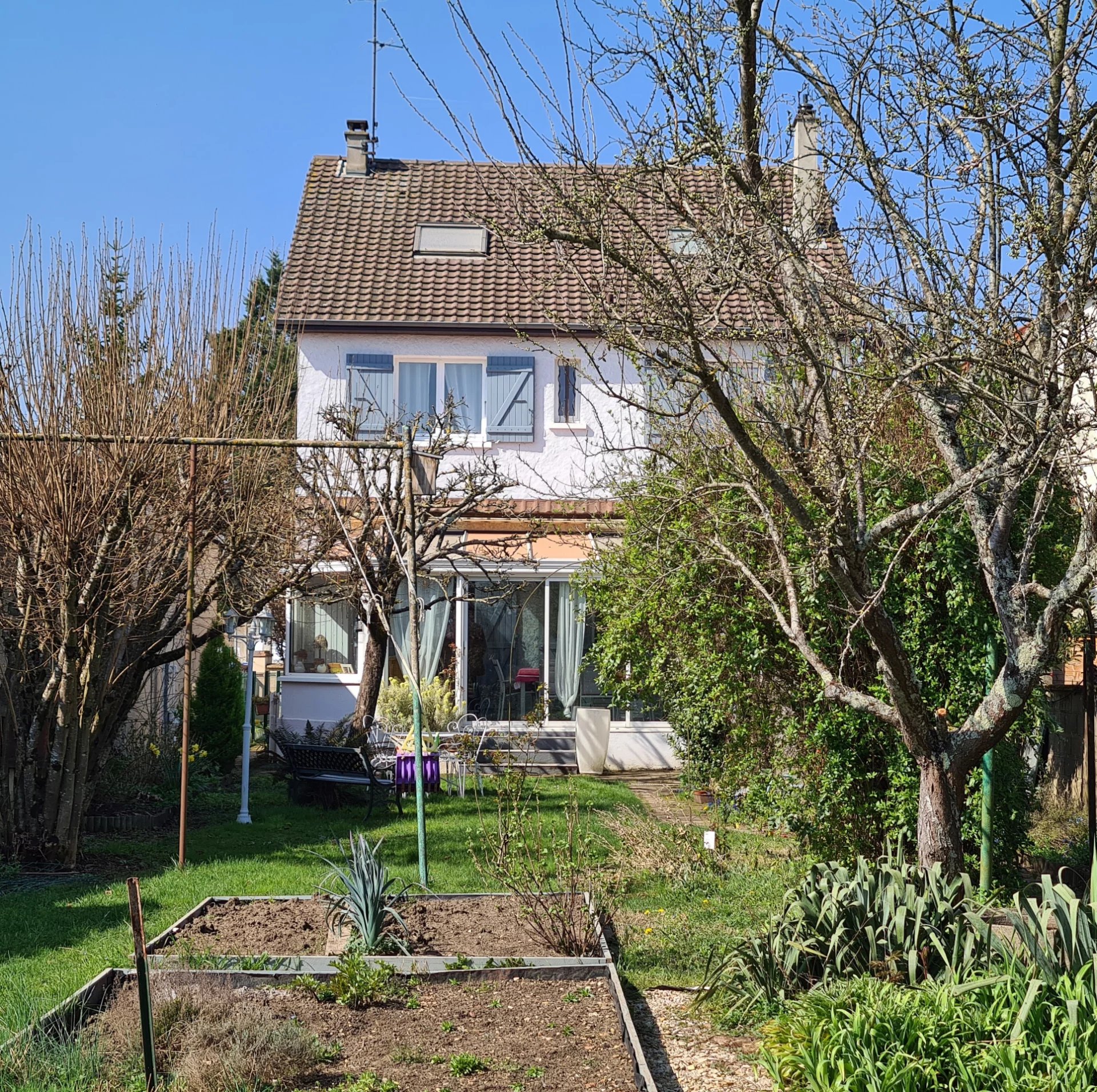 NEVERS, MAISON INDIVIDUELLE 160 M2, T.8, JARDIN