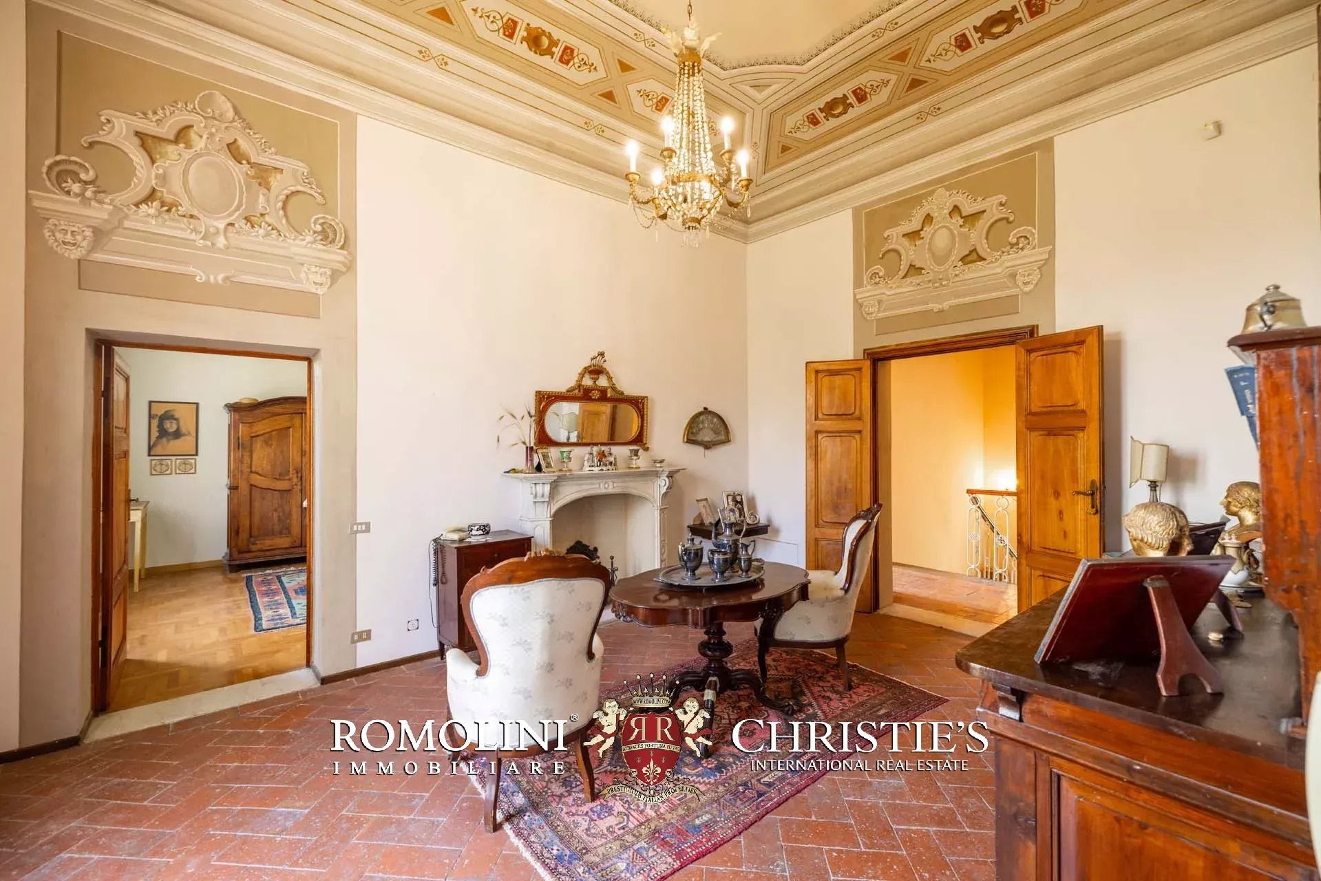 6 Bedroom Villa/Townhouse's Image 34