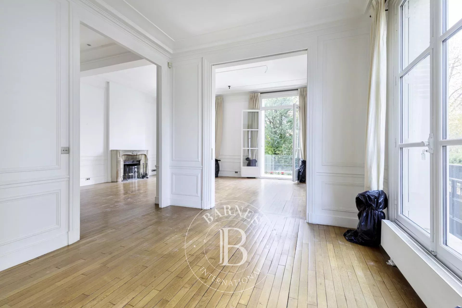 1930s MANSION - PRIVATE STREET - GARDEN - NEUILLY / SAUSSAYE-PERRONET - picture 8