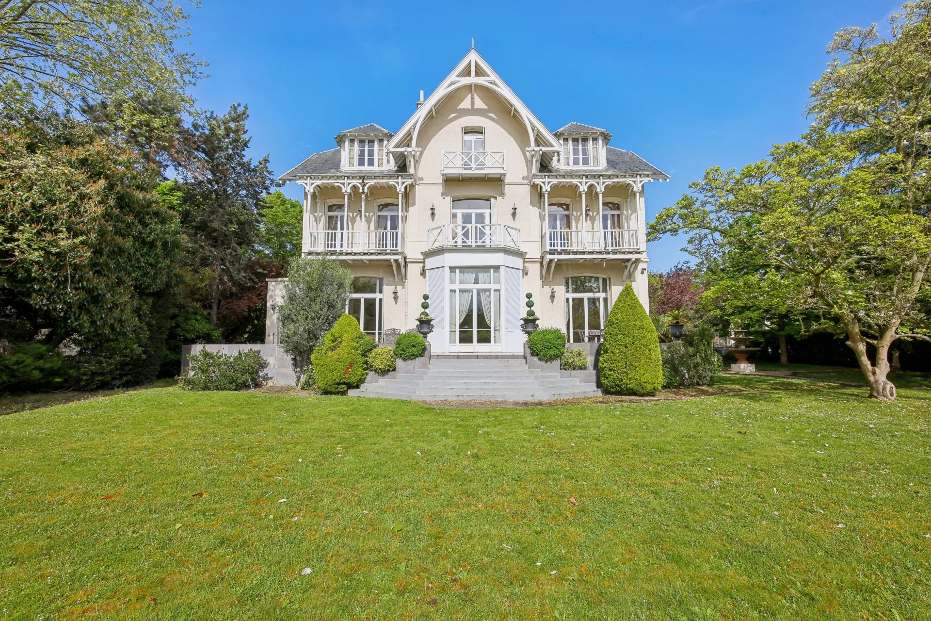 Luxueuse villa à Croissy sur Seine