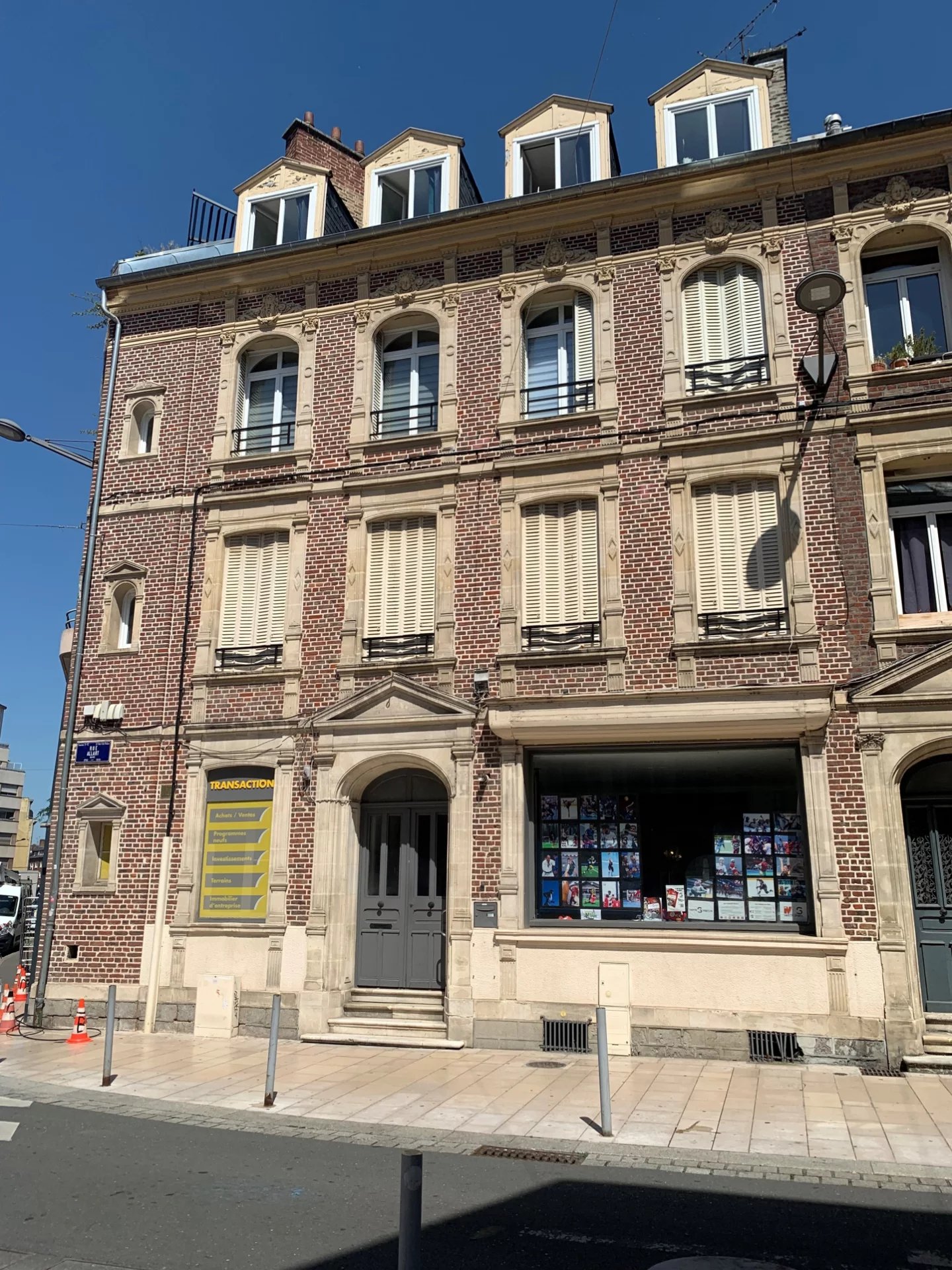 LOCAL COMMERCIAL  /PROFESSIONNEL HYPER CENTRE