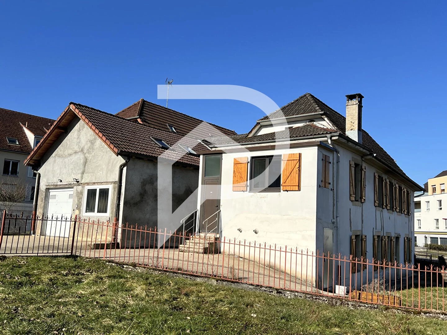 Immeuble Delle 10 pièce(s) 210 m2