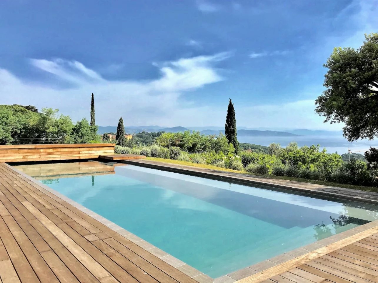 Saint Tropez - Contemporary villa with exceptional sea view between the village and the beach of Tahiti