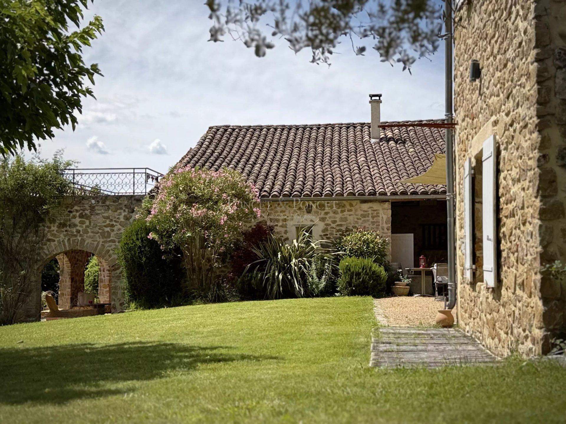 10 Bedroom Villa/Townhouse's Image 26