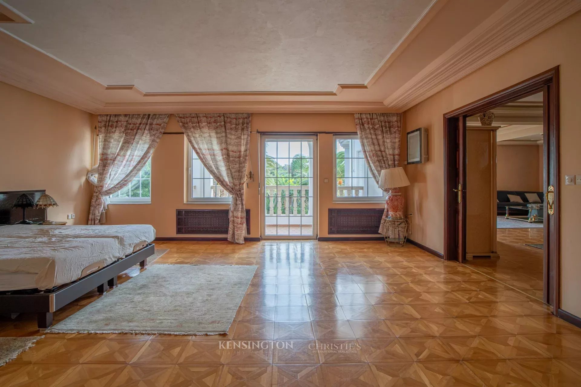 7 Bedroom Villa/Townhouse's Image 25