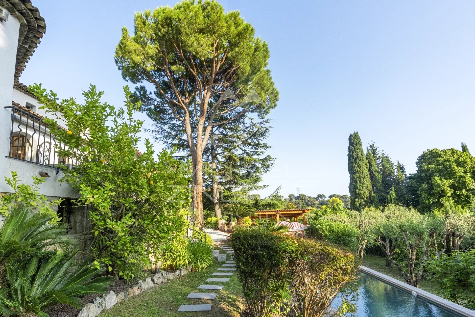 5 Bedroom Villa/Townhouse's Image 9