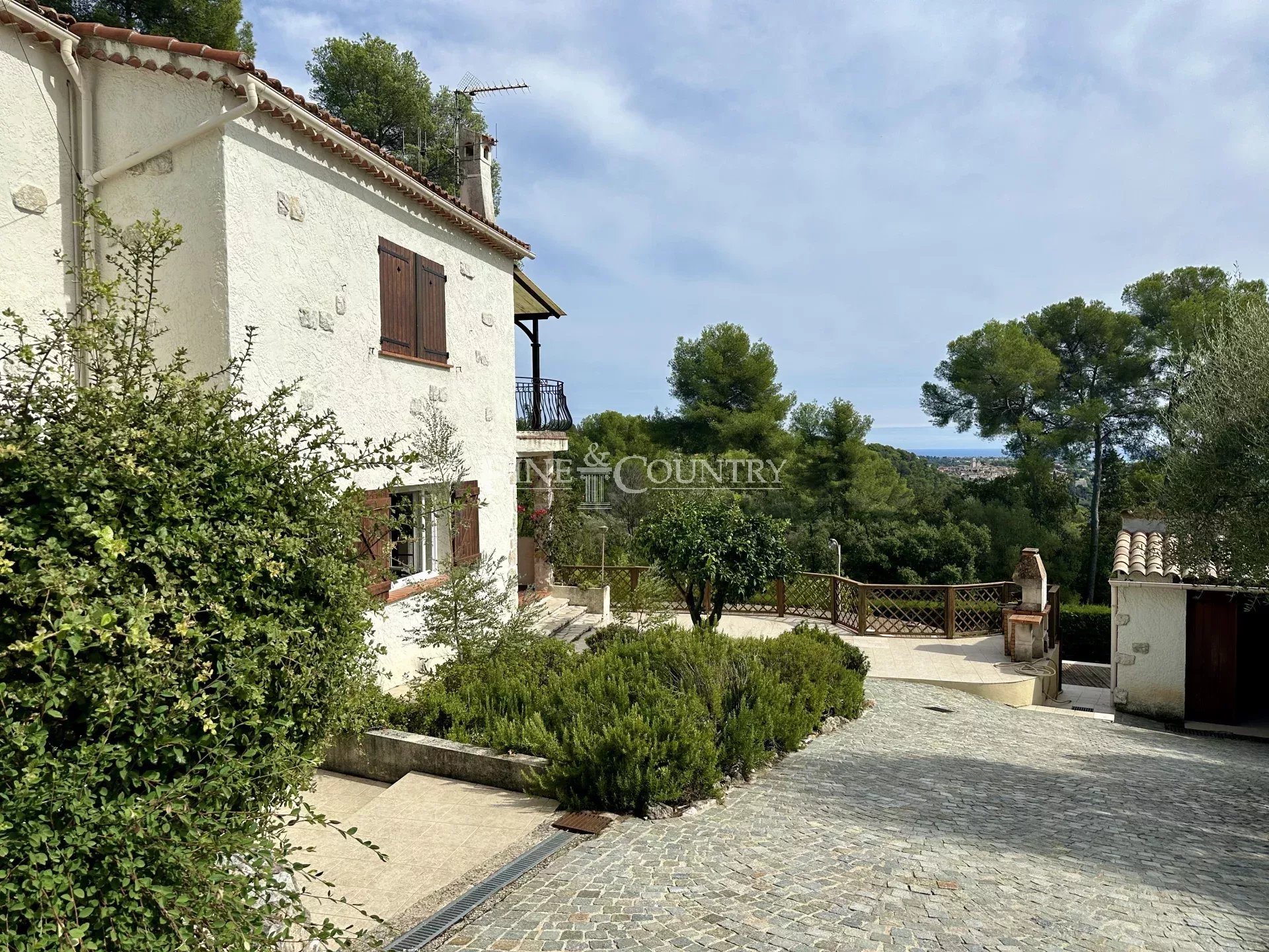 Photo of House for sale in Saint Paul de Vence with open view, to renovate