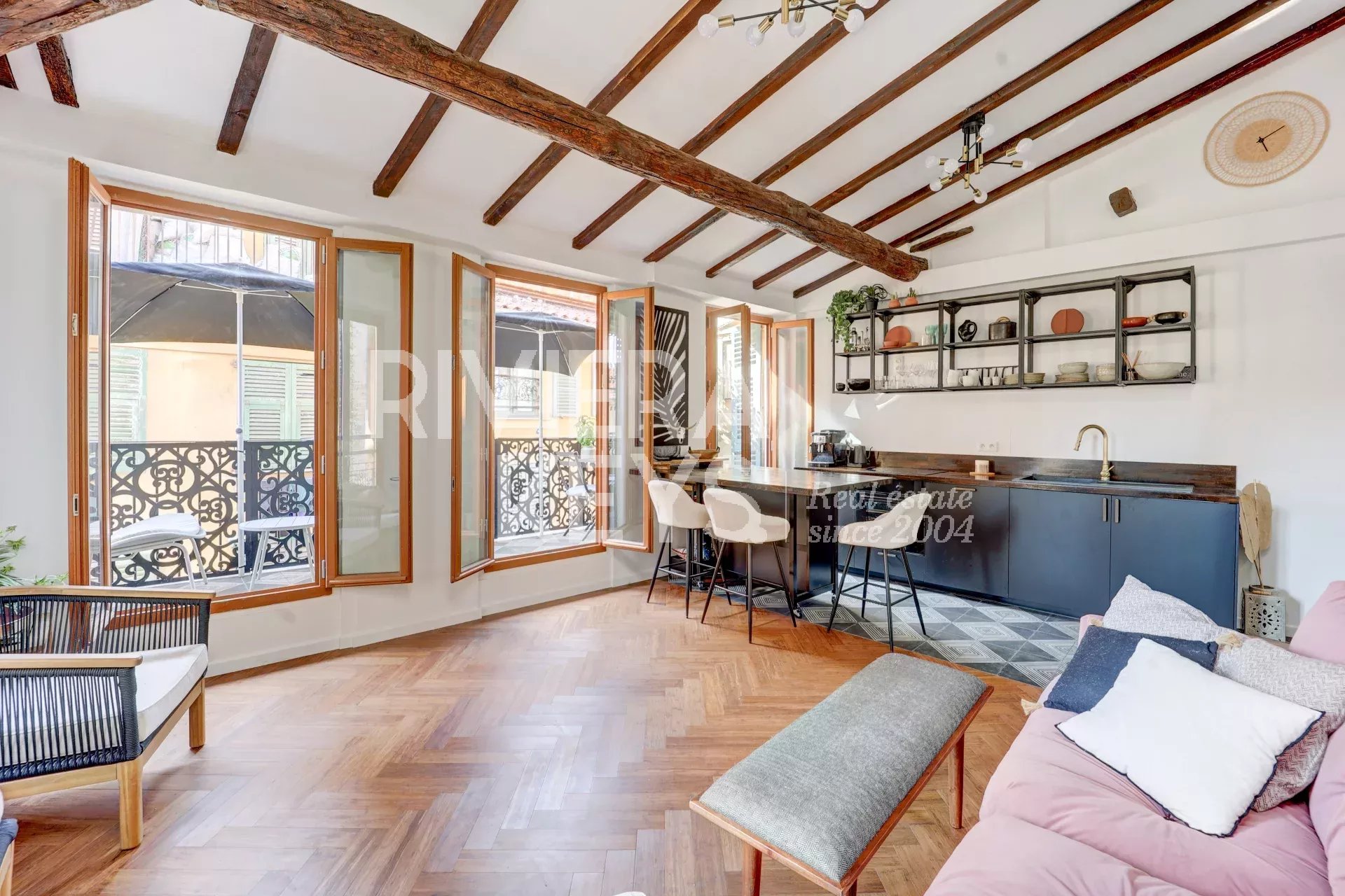 NICE - Gamlebyen: Renovert, lys 3-roms med balkong i hjertet av gamlebyen