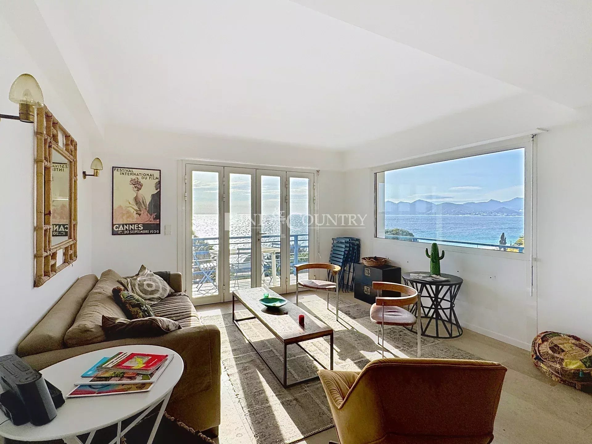 Photo of Apartment for sale in Cannes Plages du Midi Croix des Gardes with panoramic sea view