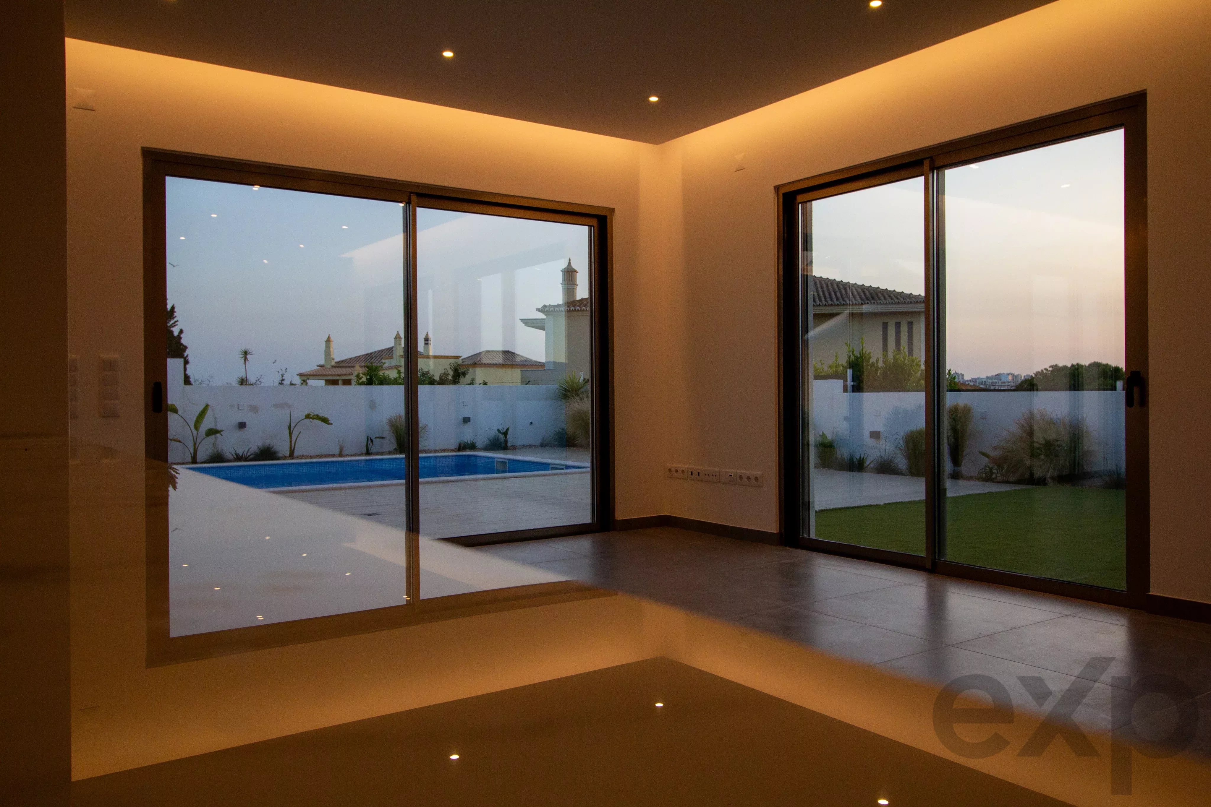 Luxury Contemporary Home with Sea View in Ferragudo 87049638 image 47