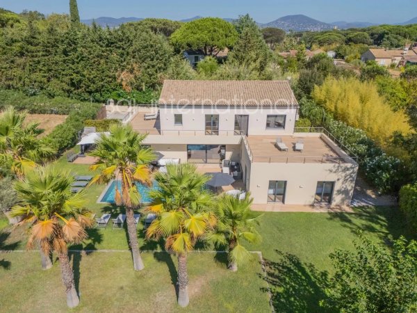 REF 2370 - SAINT-TROPEZ – CONTEMPORARY VILLA NEAR THE CENTER — photo 4