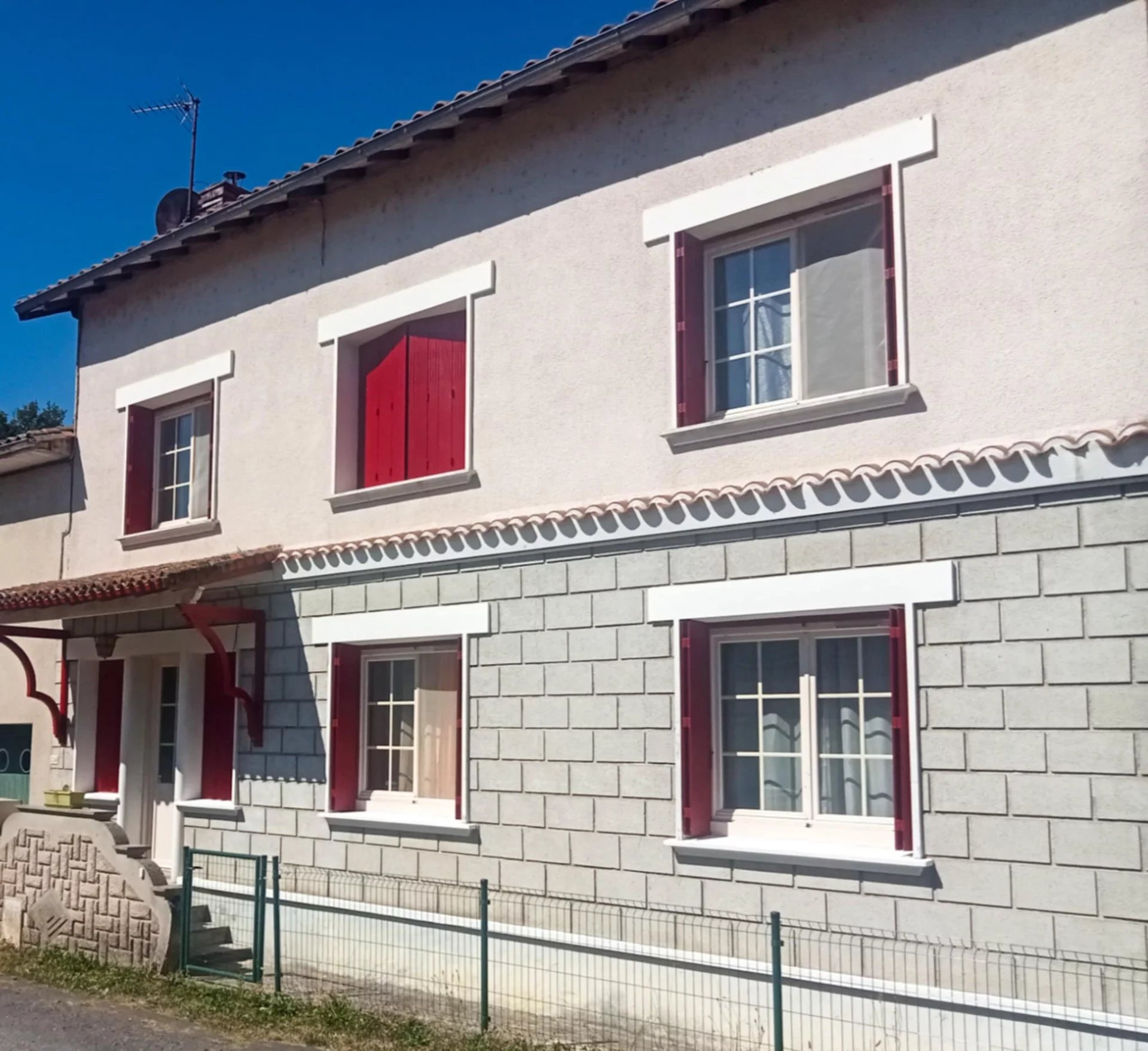 Charming, Renovated House in Village Location