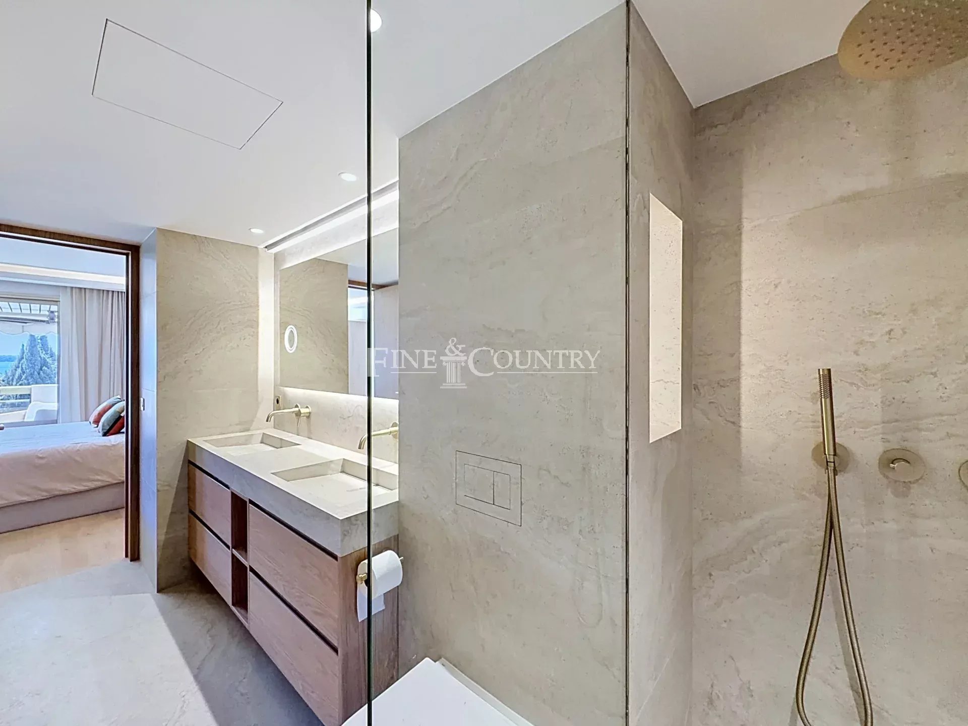 Photo of Apartment with Sea VIew and Pool For Sale in Palm Beach, Cannes
