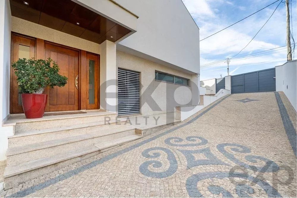 Ampla Moradia Familiar em Valongo com Piscina e Sala com Mezzanine