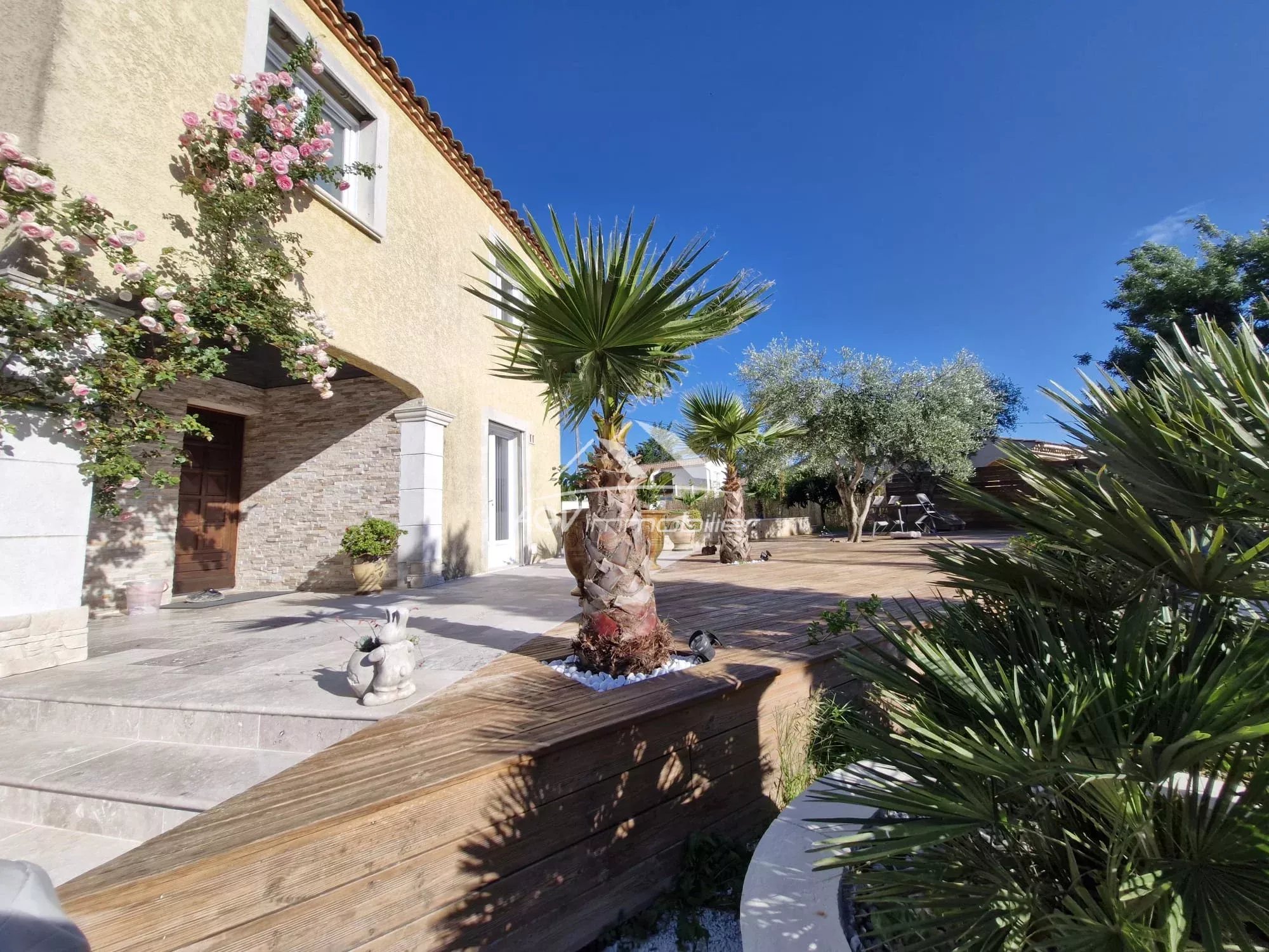 A Alès, maison 165 m², avec piscine garage, abris voiture et terrain de pétanque sur 1161 m² de terrain