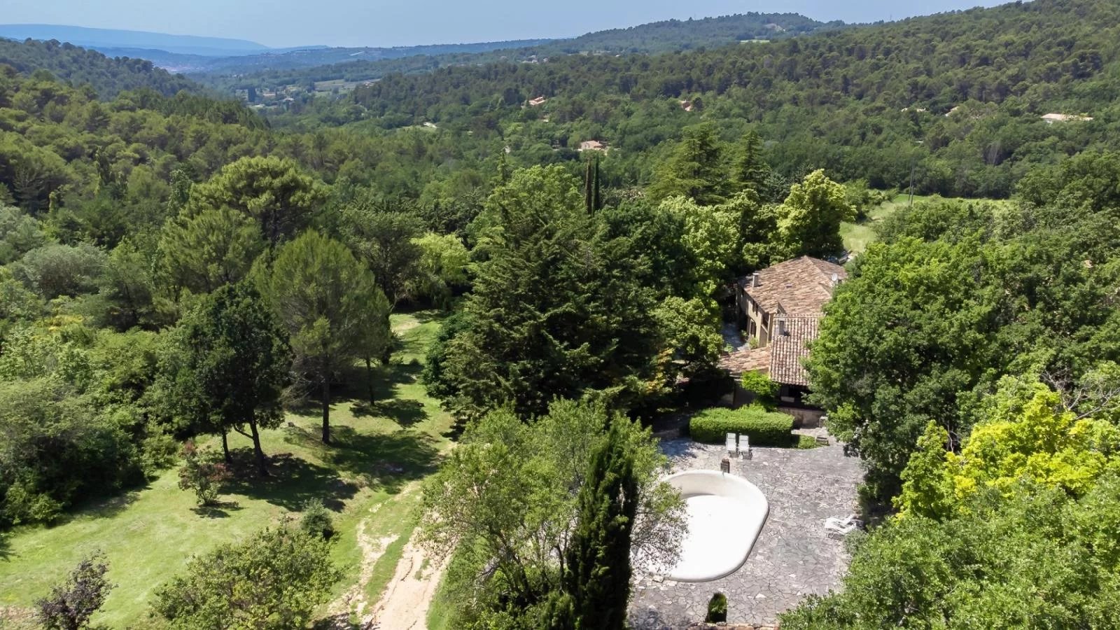 Exceptional property on 4.9 hectares