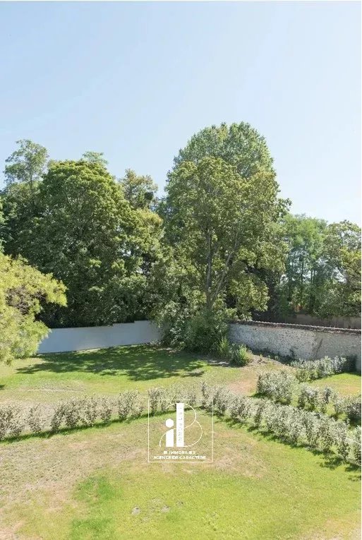 FONTAINEBLEAU NEAR CITY CENTER - INTERNATIONAL COLLEGE AND LYCÉE - PRIVATE Mansion XVIIIth.