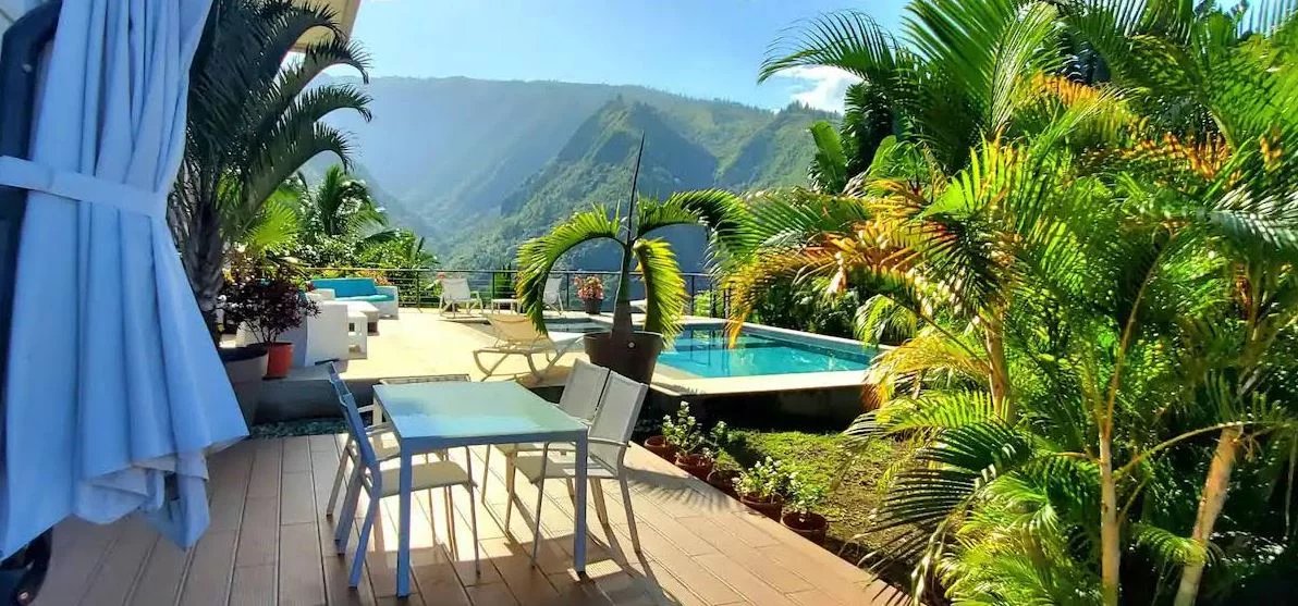 Très belle villa située dans la résidence "Les hauts de Matatia" à Taapuna.