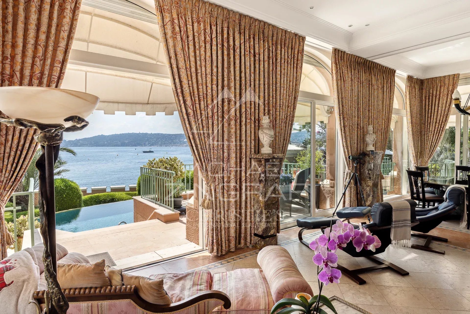 8 Bedroom Villa/Townhouse's Image 9