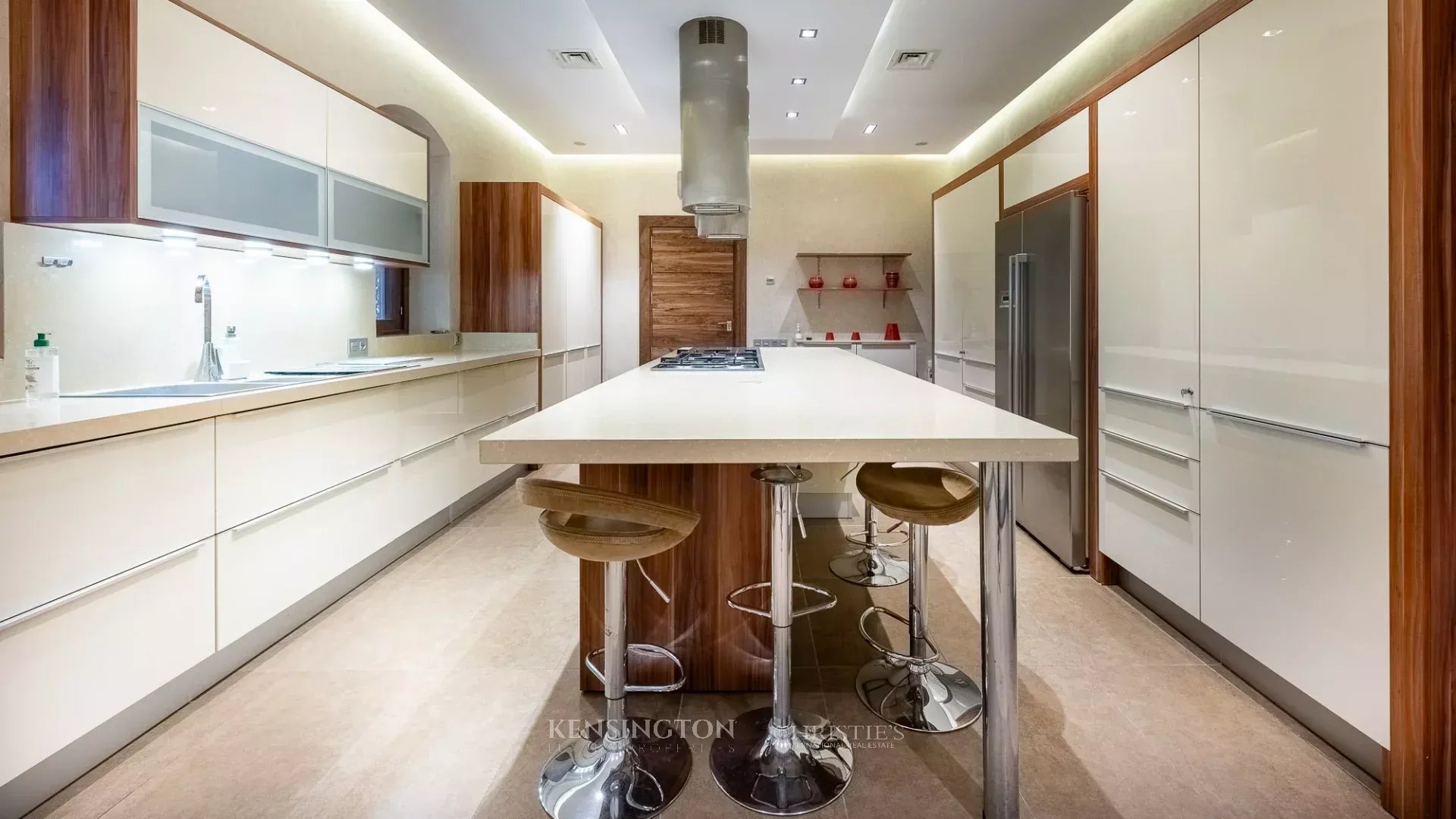 6 Bedroom Villa/Townhouse's Image 25