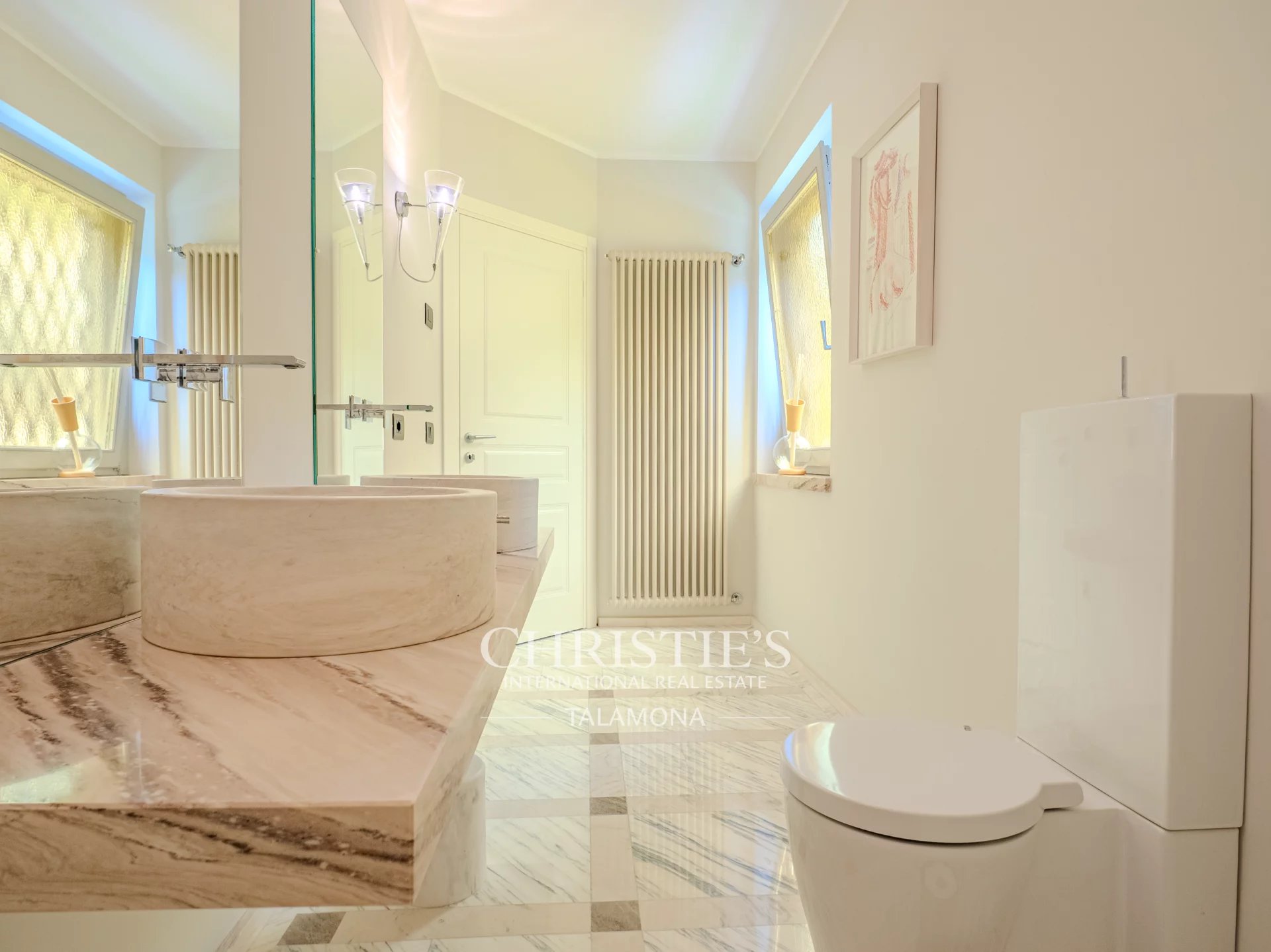 6 Bedroom Villa/Townhouse's Image 45