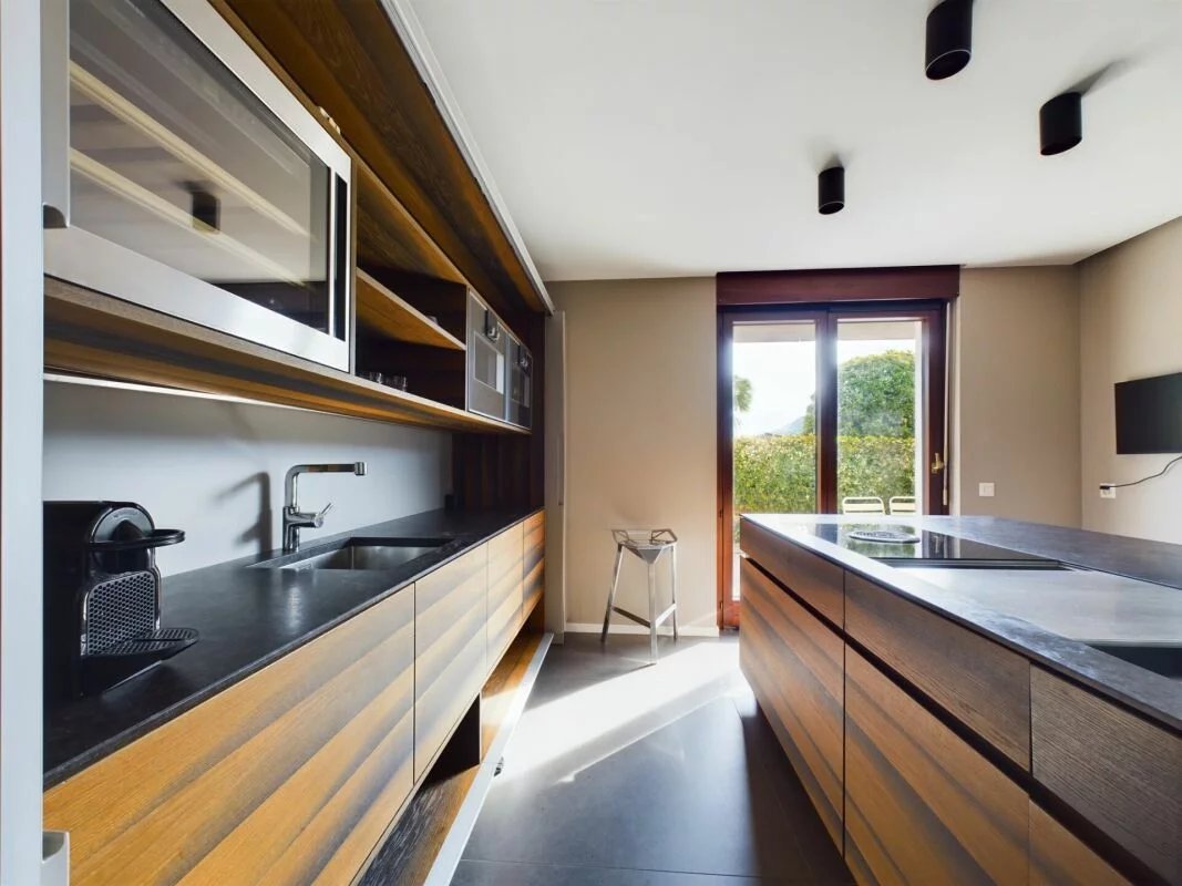 Hoch gelegene Villa mit herrlichem Innenpool