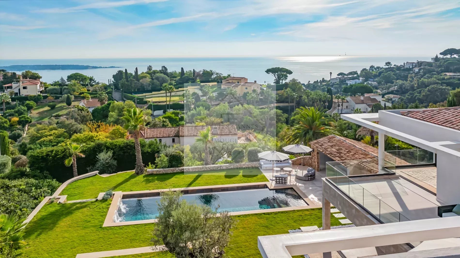 SUPER CANNES — EXCEPTIONAL BRAND-NEW CONTEMPORARY VILLA WITH PANORAMIC SEA VIEWS — photo 36