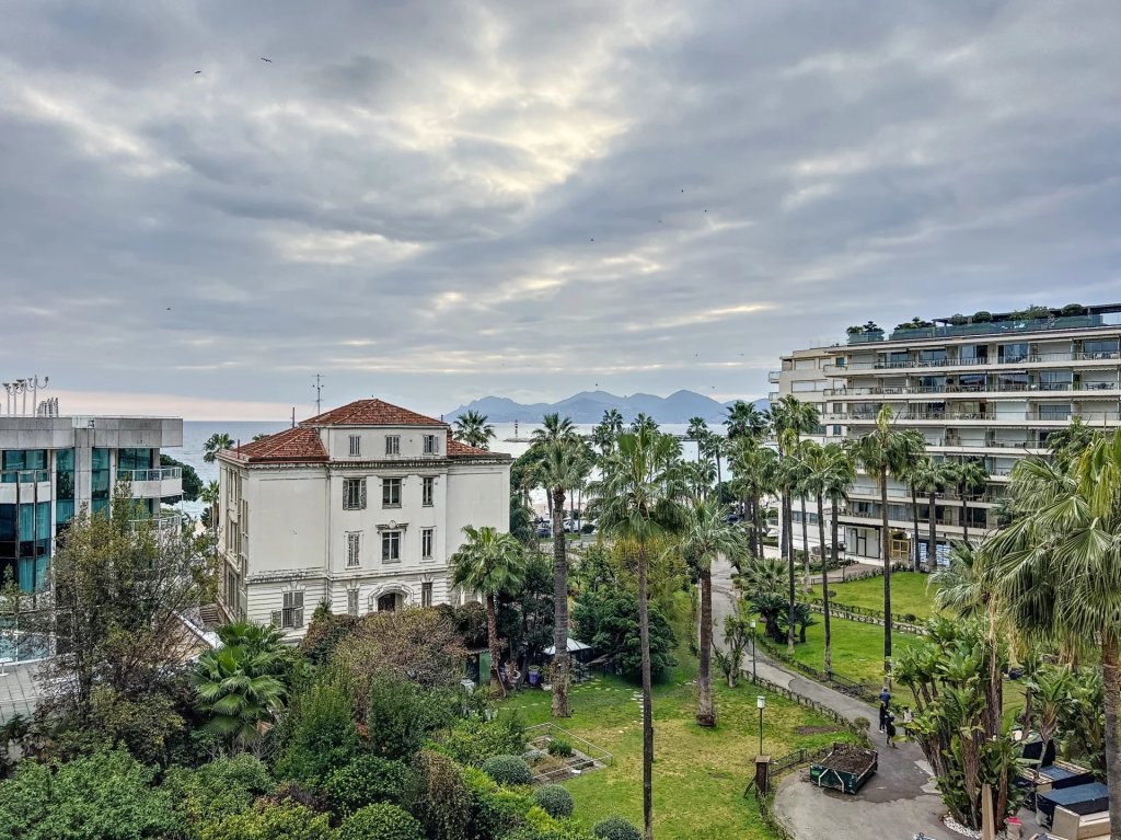 Apartment for sale in Cannes — Elegant 3-Bedroom Luxury Apartment Cannes | Legacy Estate near Croisette
