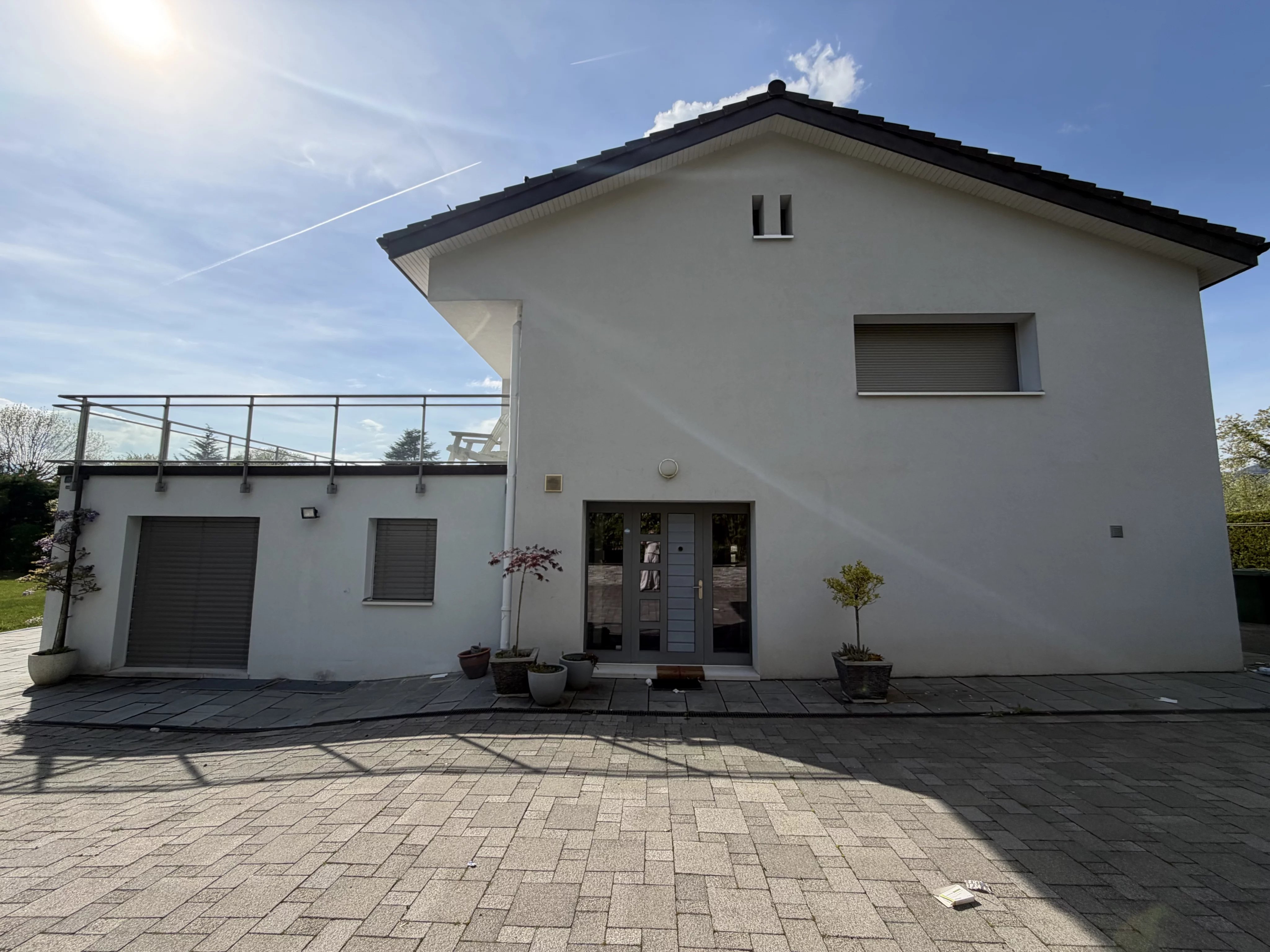 Villa individuelle contemporaine sur belle et grande parcelle