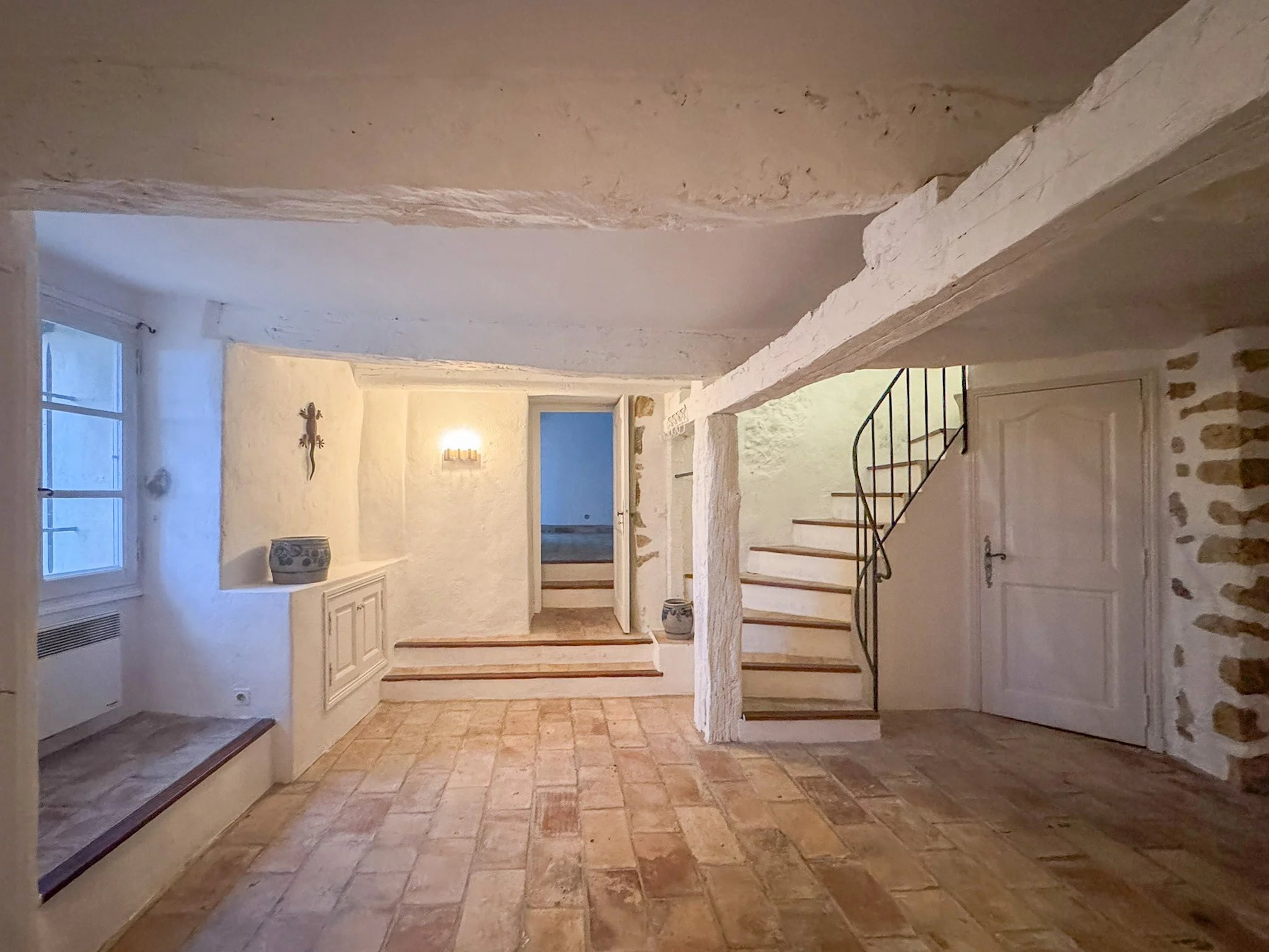 Charmante maison de village vue mer panoramique à Chateauneuf -Grasse. Un véritable rêve!