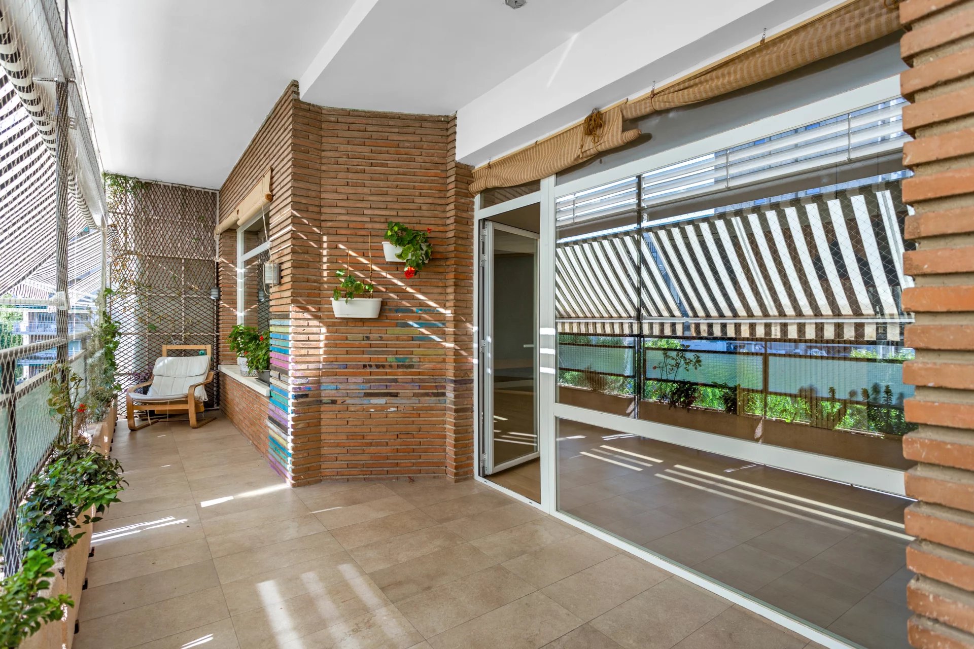 Spacious flat with terrace in Hispanoamerica
