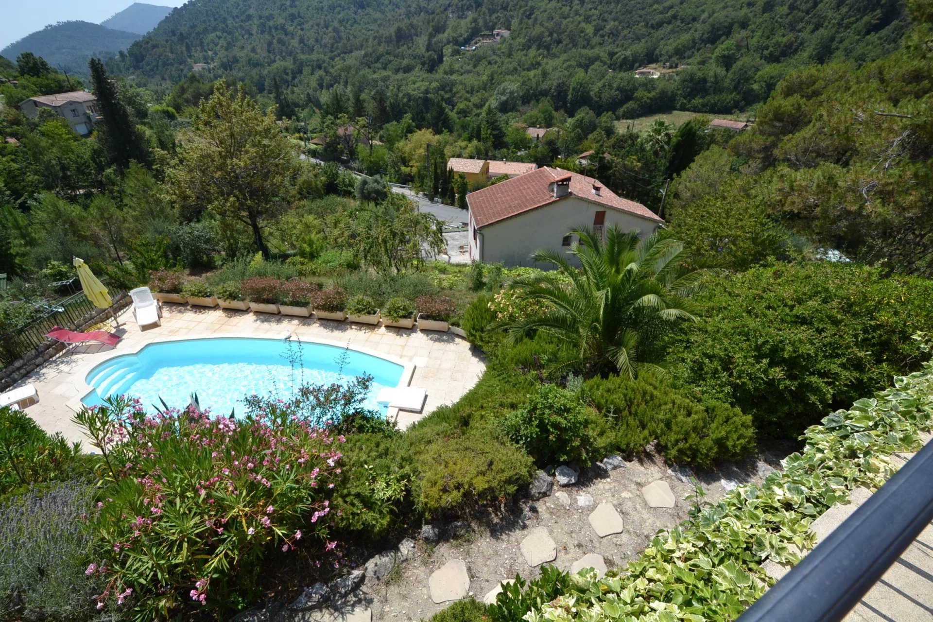 MAGNIFIQUE VILLA NICE EST