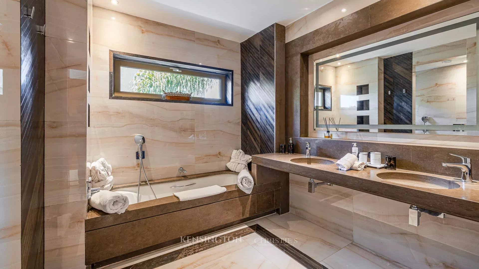 6 Bedroom Villa/Townhouse's Image 42