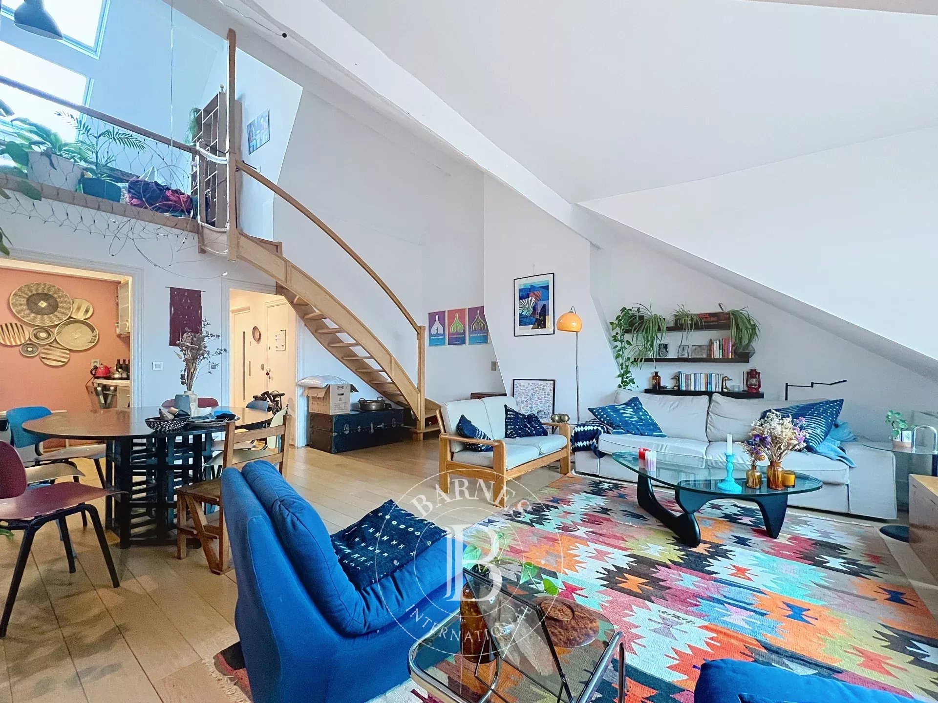 Beau Penthouse 1 chambre et 1 bureau avec grande terrasse