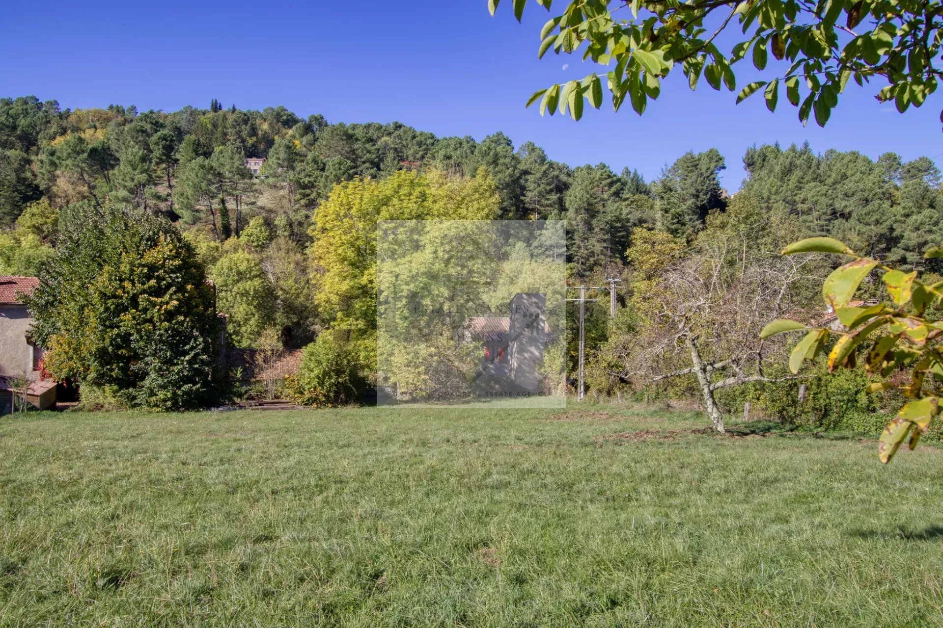 Terrain à vendre – Domaine fermé